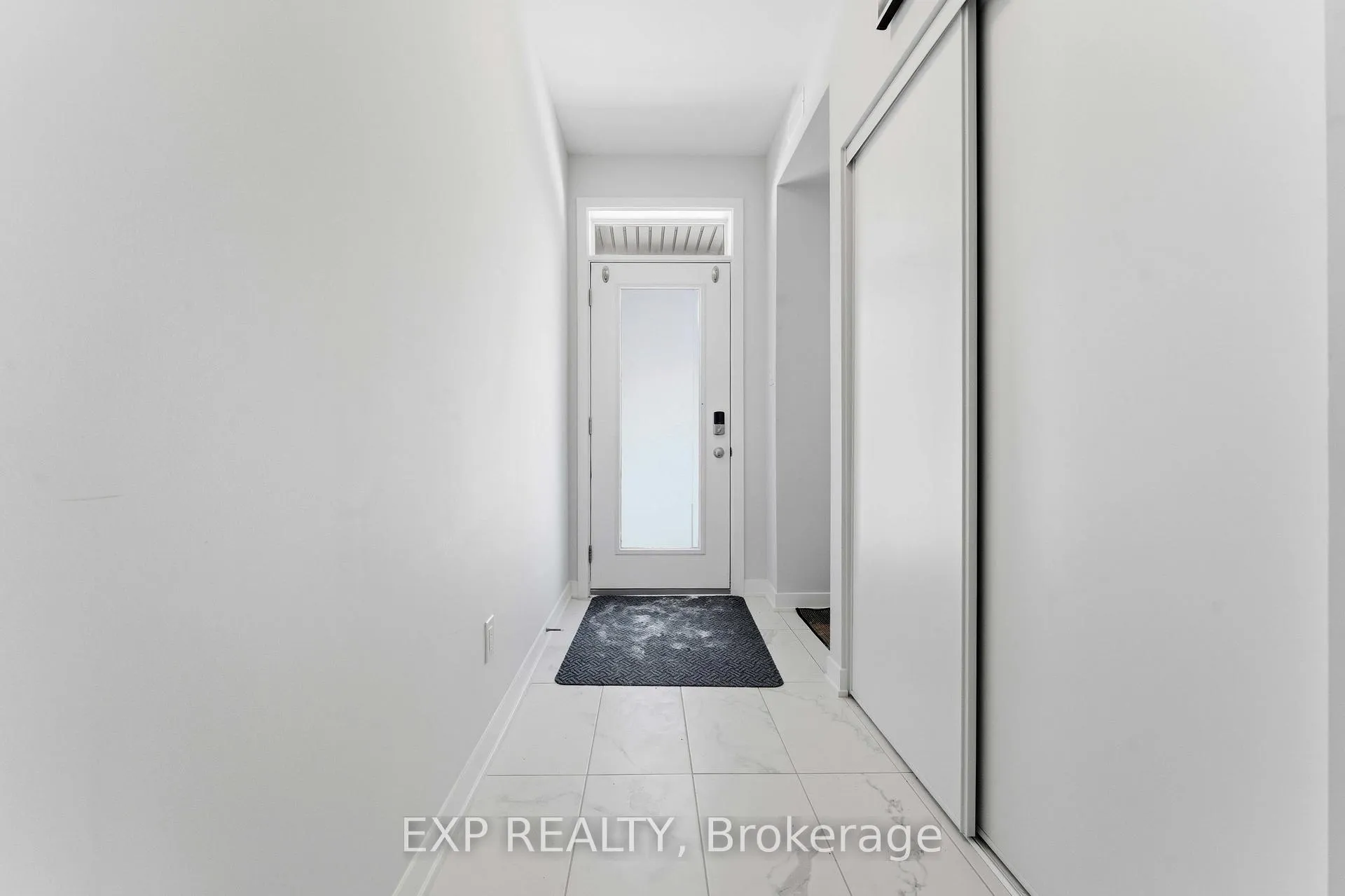 Photo 5 of 116 Parnian Private, Ottawa, Barrhaven - Half Moon Bay — HOMEH