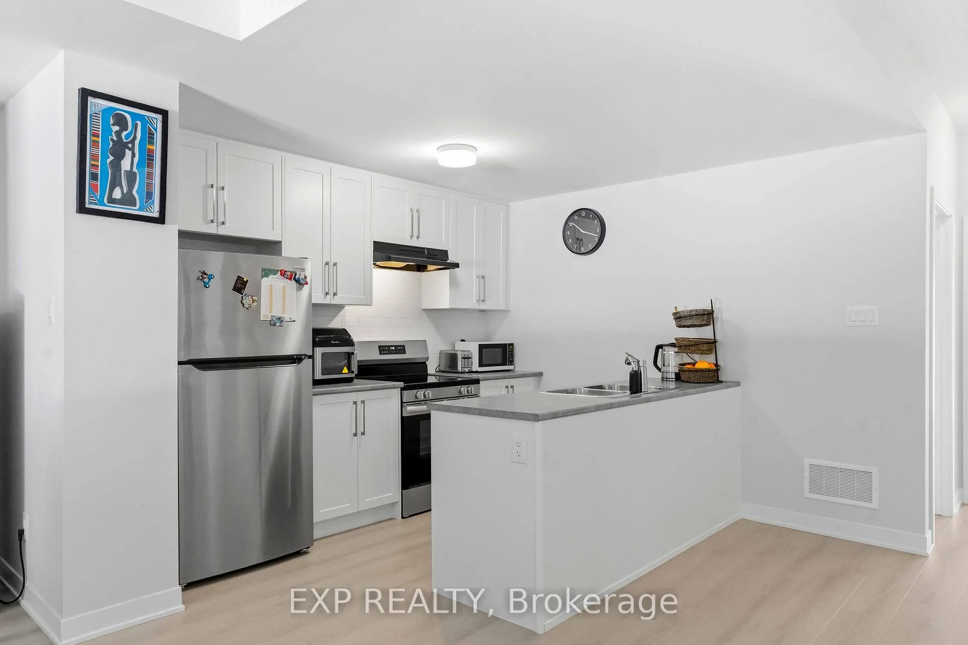 Photo 8 of 116 Parnian Private, Ottawa, Barrhaven - Half Moon Bay — HOMEH