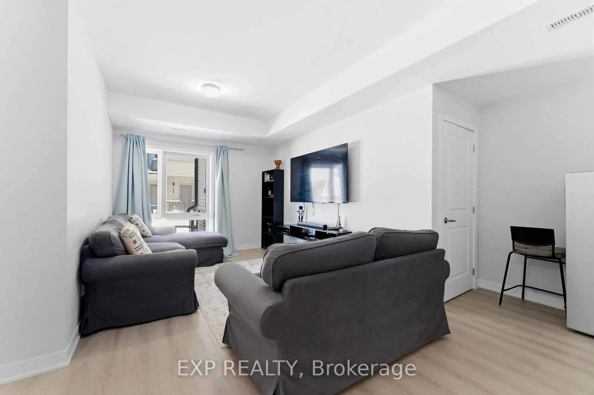 Photo 9 of 116 Parnian Private, Ottawa, Barrhaven - Half Moon Bay — HOMEH