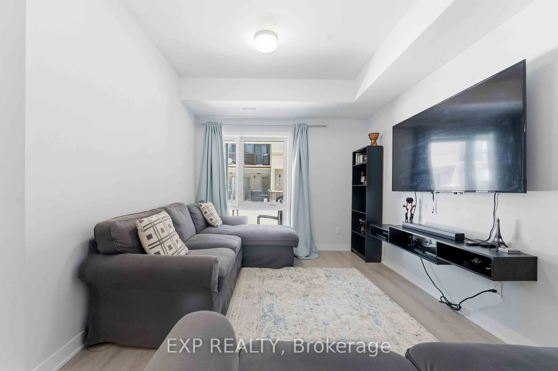Photo 10 of 116 Parnian Private, Ottawa, Barrhaven - Half Moon Bay — HOMEH