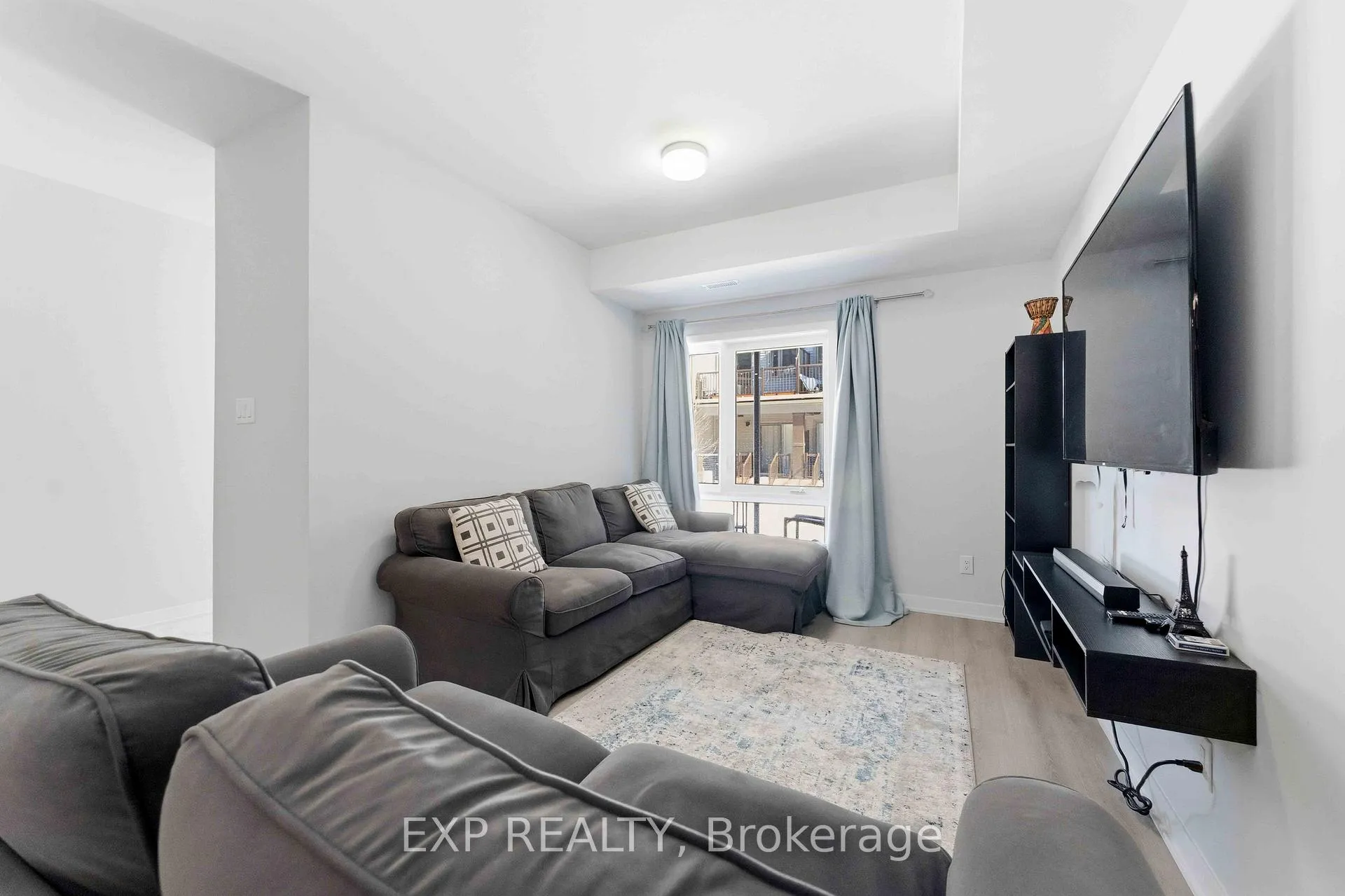 Photo 11 of 116 Parnian Private, Ottawa, Barrhaven - Half Moon Bay — HOMEH