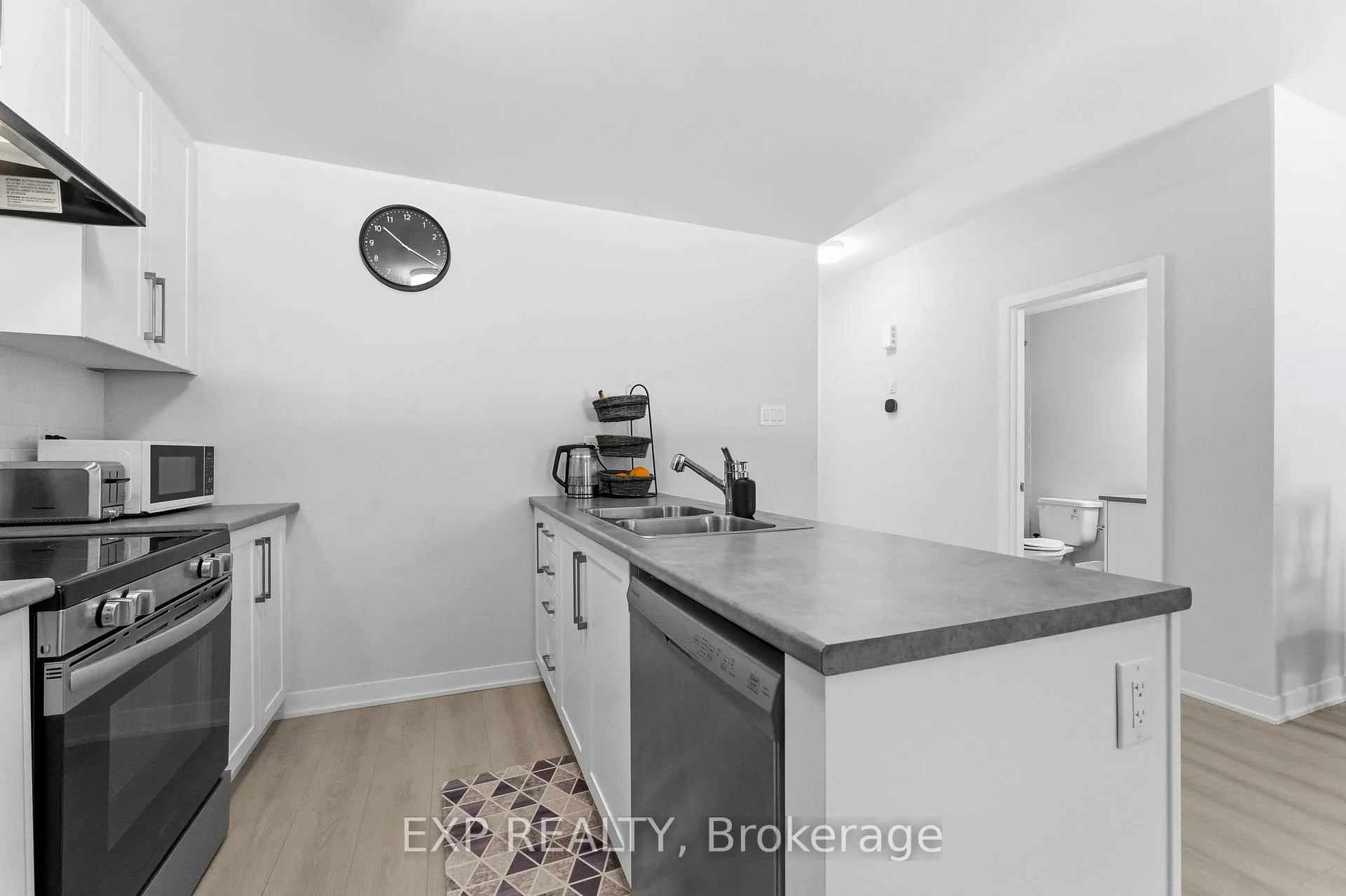 Photo 15 of 116 Parnian Private, Ottawa, Barrhaven - Half Moon Bay — HOMEH