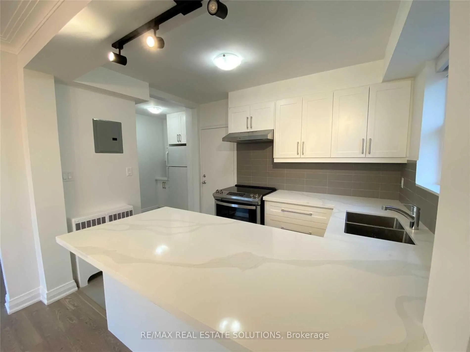 Photo 6 of Unit 2, 5 Warwick Avenue, Toronto, Humewood-Cedarvale — HOMEH