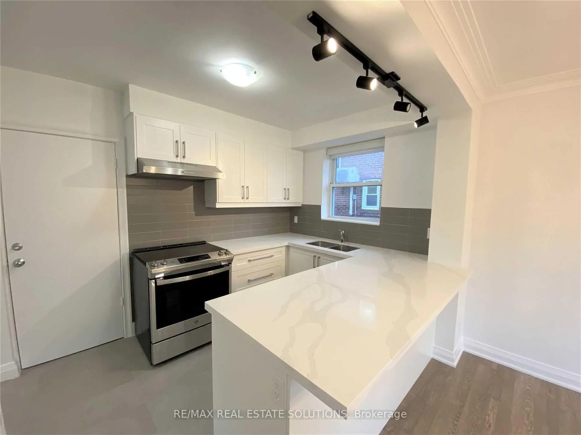 Photo 7 of Unit 2, 5 Warwick Avenue, Toronto, Humewood-Cedarvale — HOMEH