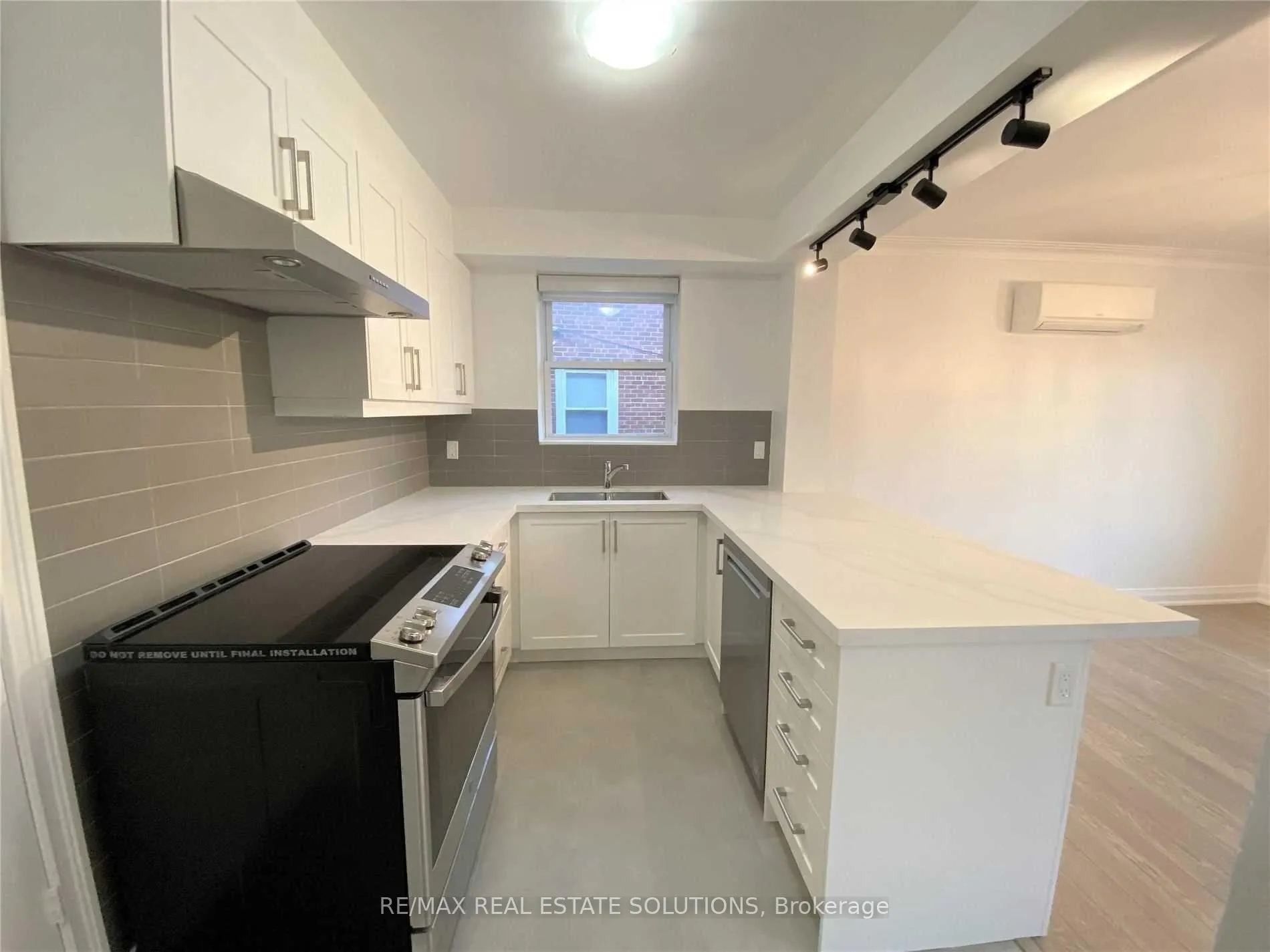Photo 8 of Unit 2, 5 Warwick Avenue, Toronto, Humewood-Cedarvale — HOMEH