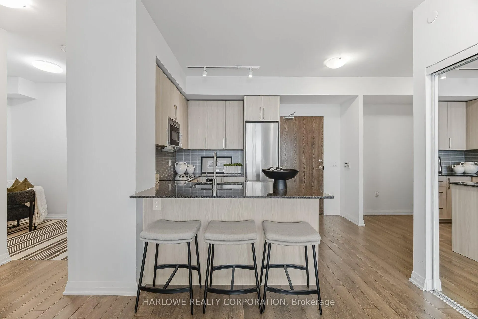 Photo 8 of Unit 720, 99 Eagle Rock Way, Vaughan, Rural Vaughan — HOMEH