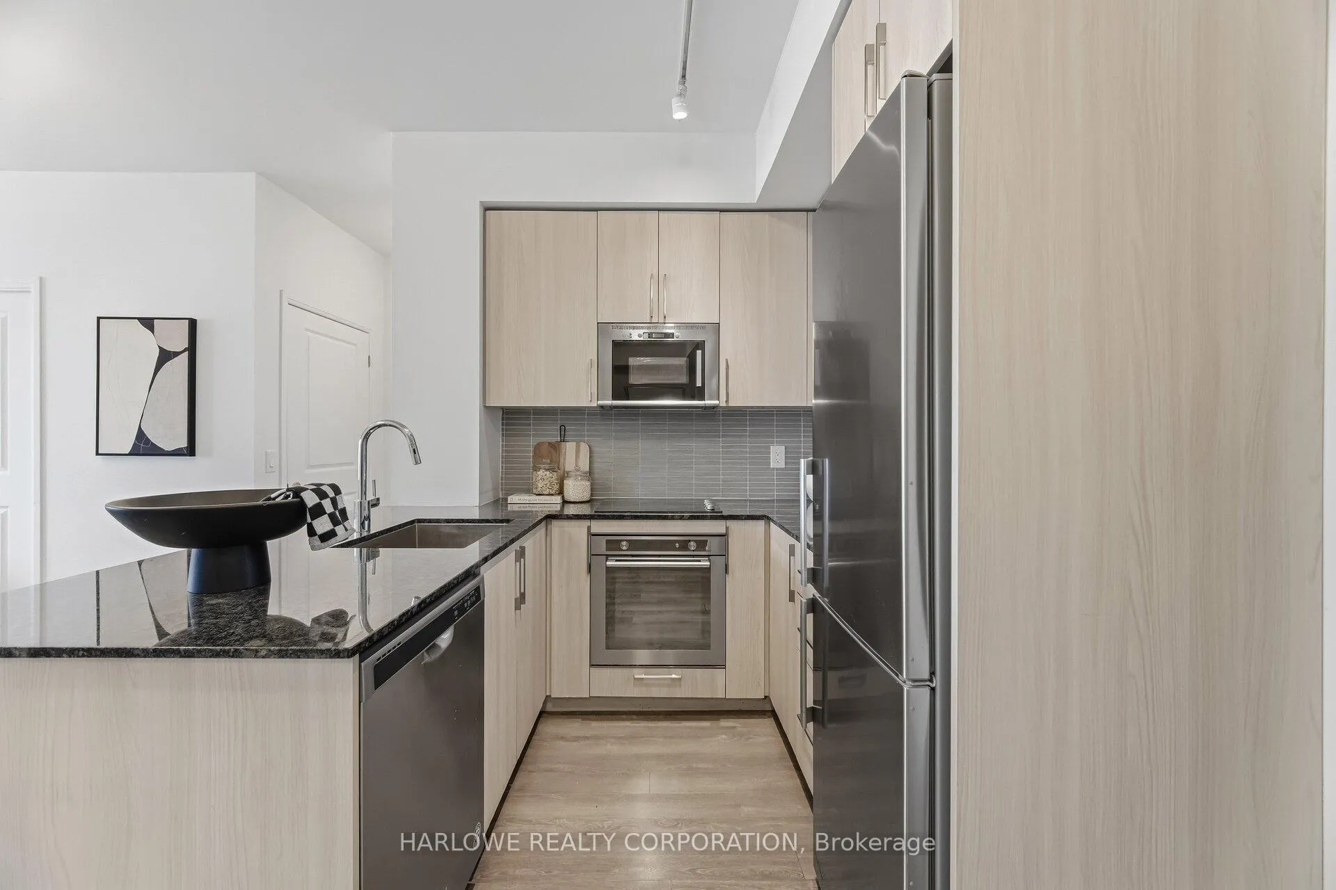 Photo 9 of Unit 720, 99 Eagle Rock Way, Vaughan, Rural Vaughan — HOMEH