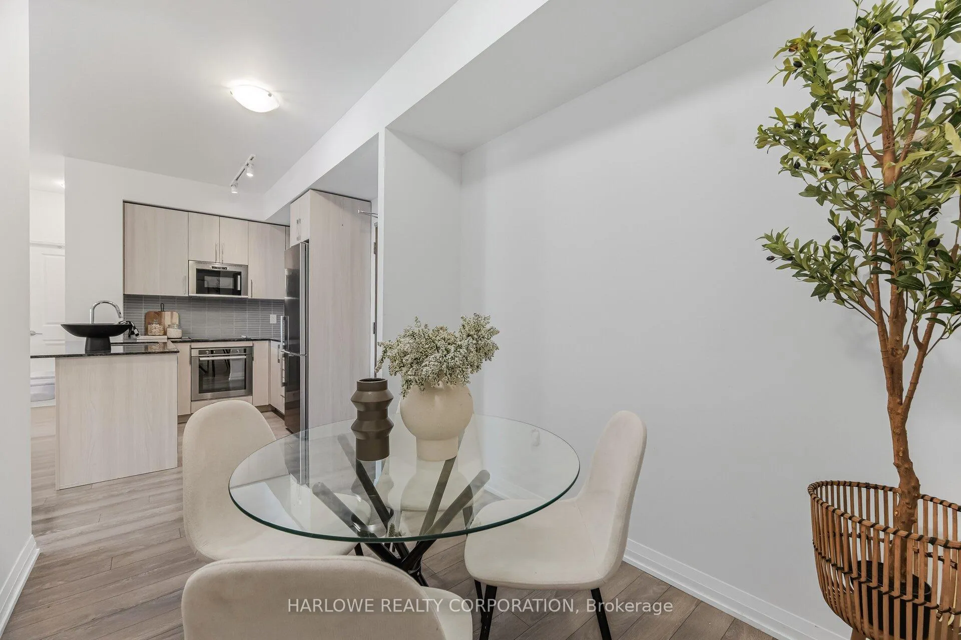 Photo 13 of Unit 720, 99 Eagle Rock Way, Vaughan, Rural Vaughan — HOMEH
