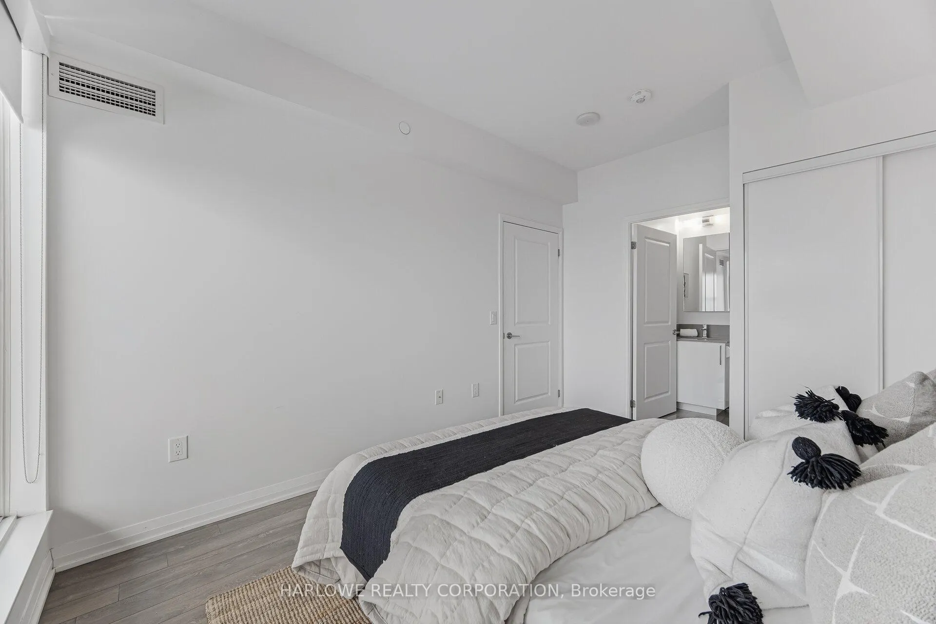 Photo 26 of Unit 720, 99 Eagle Rock Way, Vaughan, Rural Vaughan — HOMEH