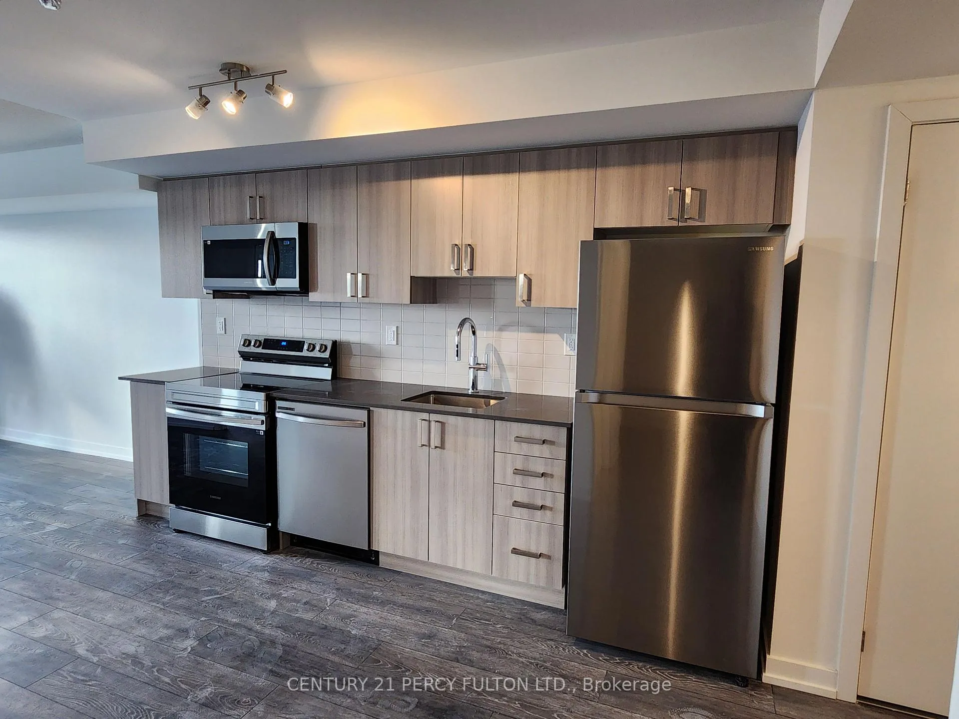 Photo 3 of Unit 1412, 1435 Celebration Drive, Pickering, Bay Ridges — HOMEH