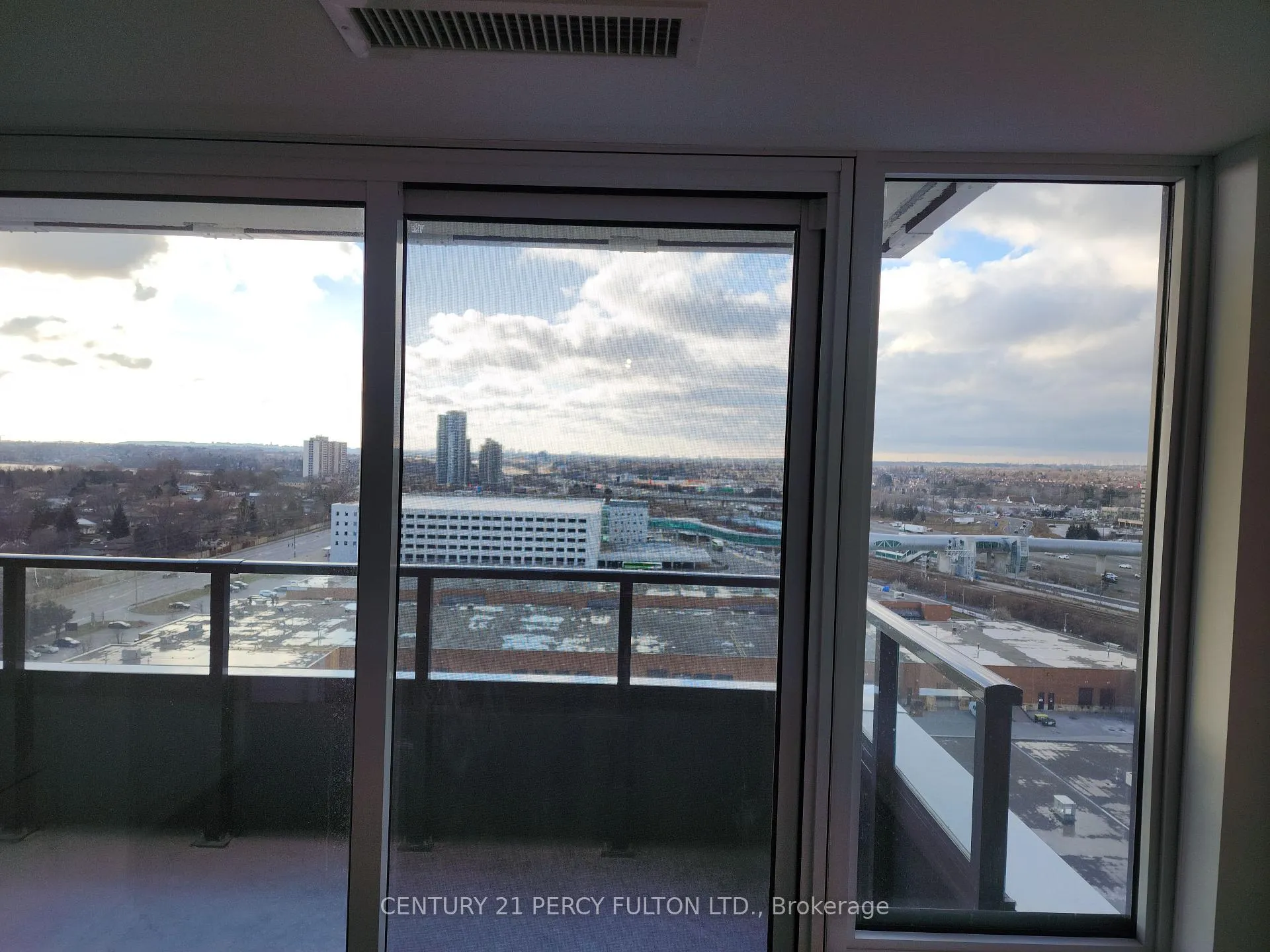 Photo 4 of Unit 1412, 1435 Celebration Drive, Pickering, Bay Ridges — HOMEH