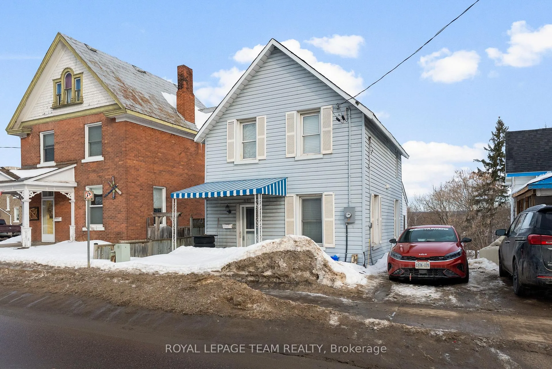 Front of 481 Pembroke Street W