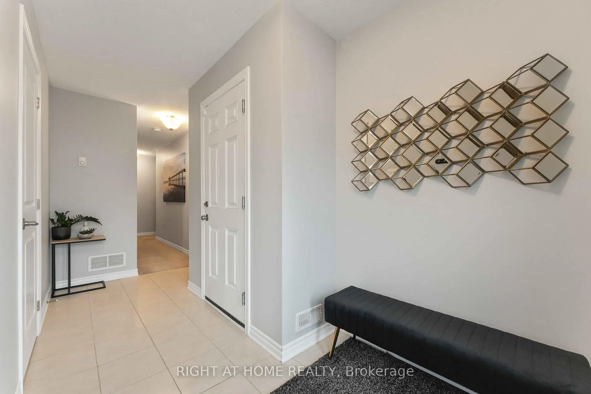 Photo 2 of 118 Helenium Lane, Ottawa, Avalon West — HOMEH