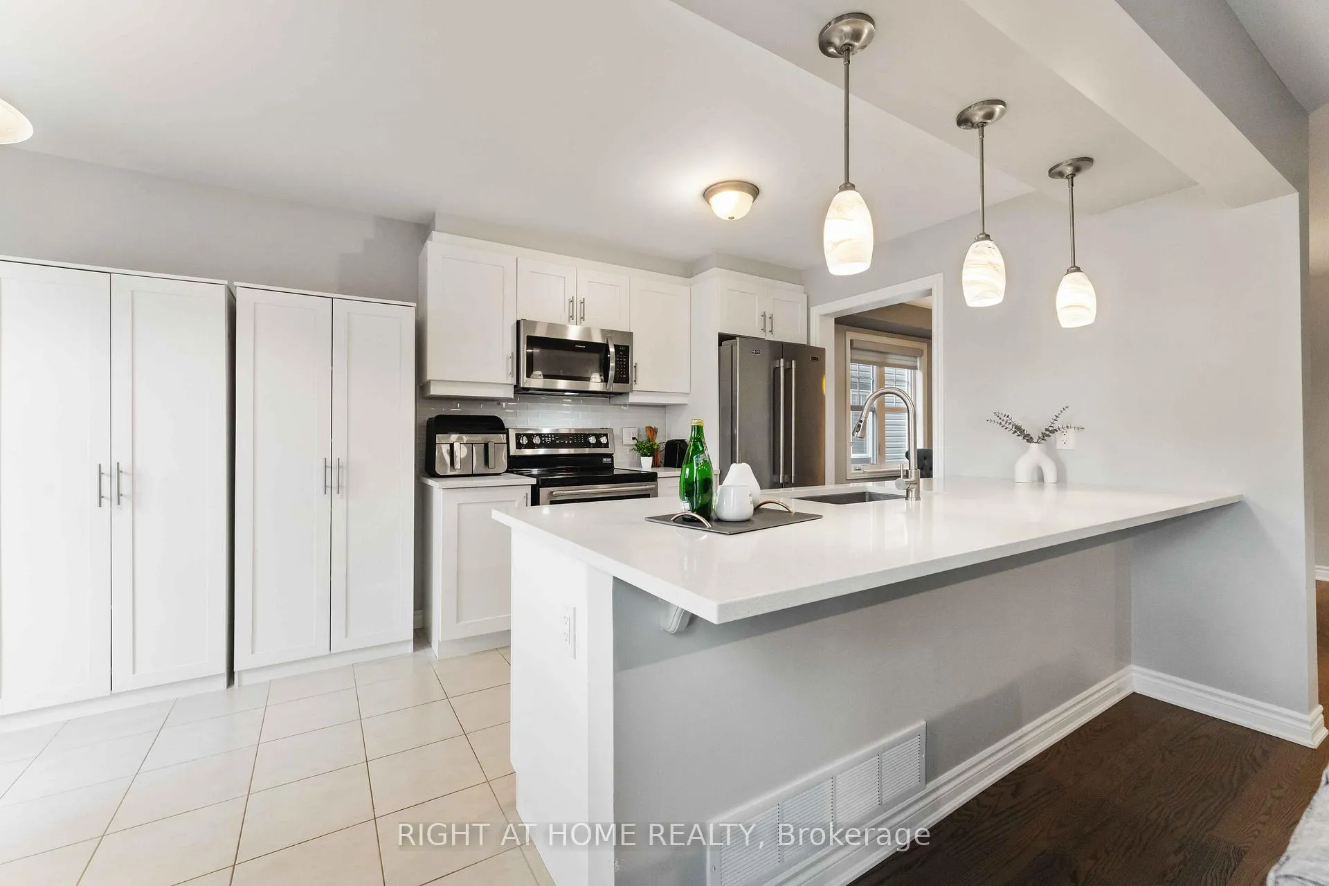 Photo 8 of 118 Helenium Lane, Ottawa, Avalon West — HOMEH