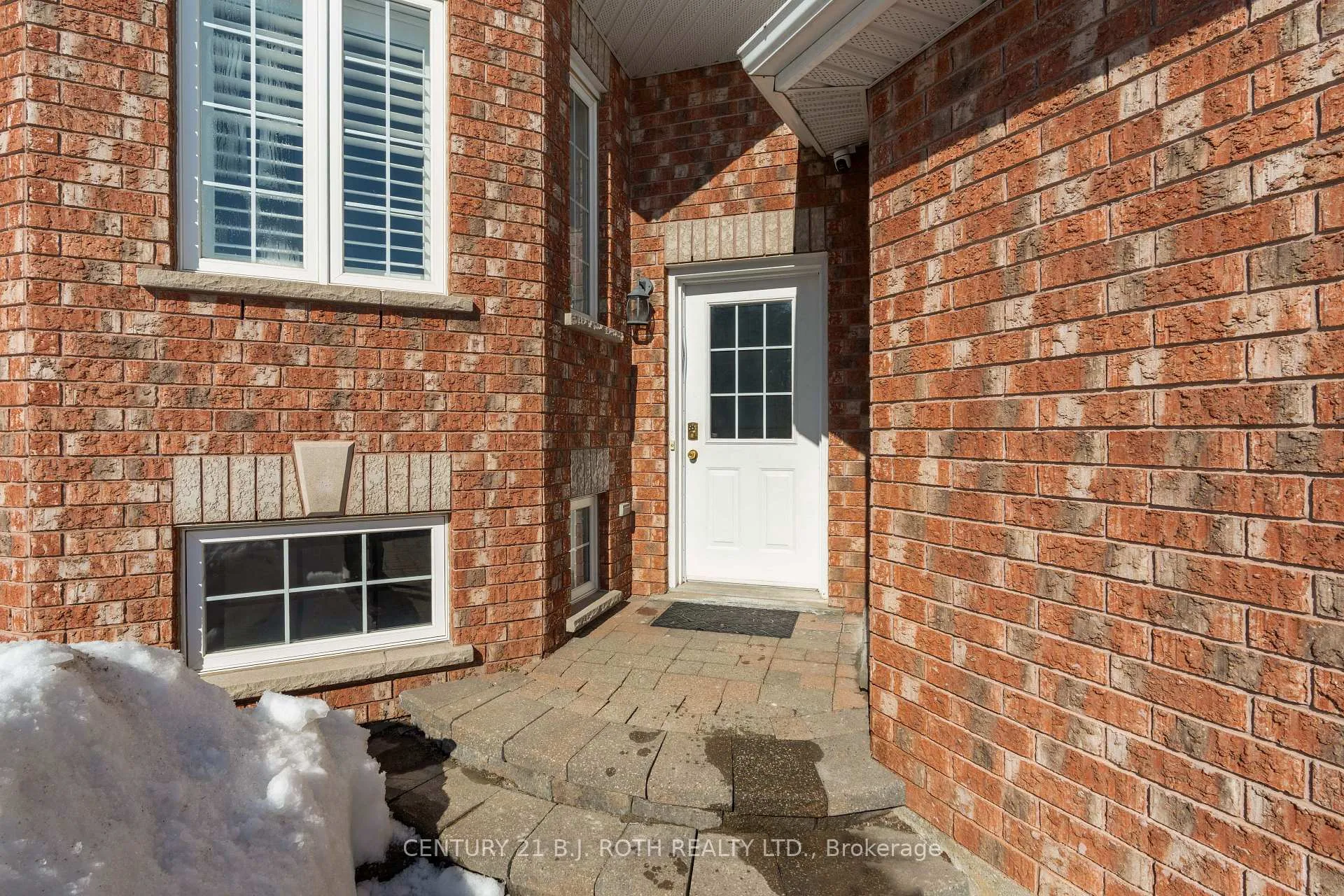 Photo 4 of 63 Kenwell Crescent, Barrie, Holly — HOMEH