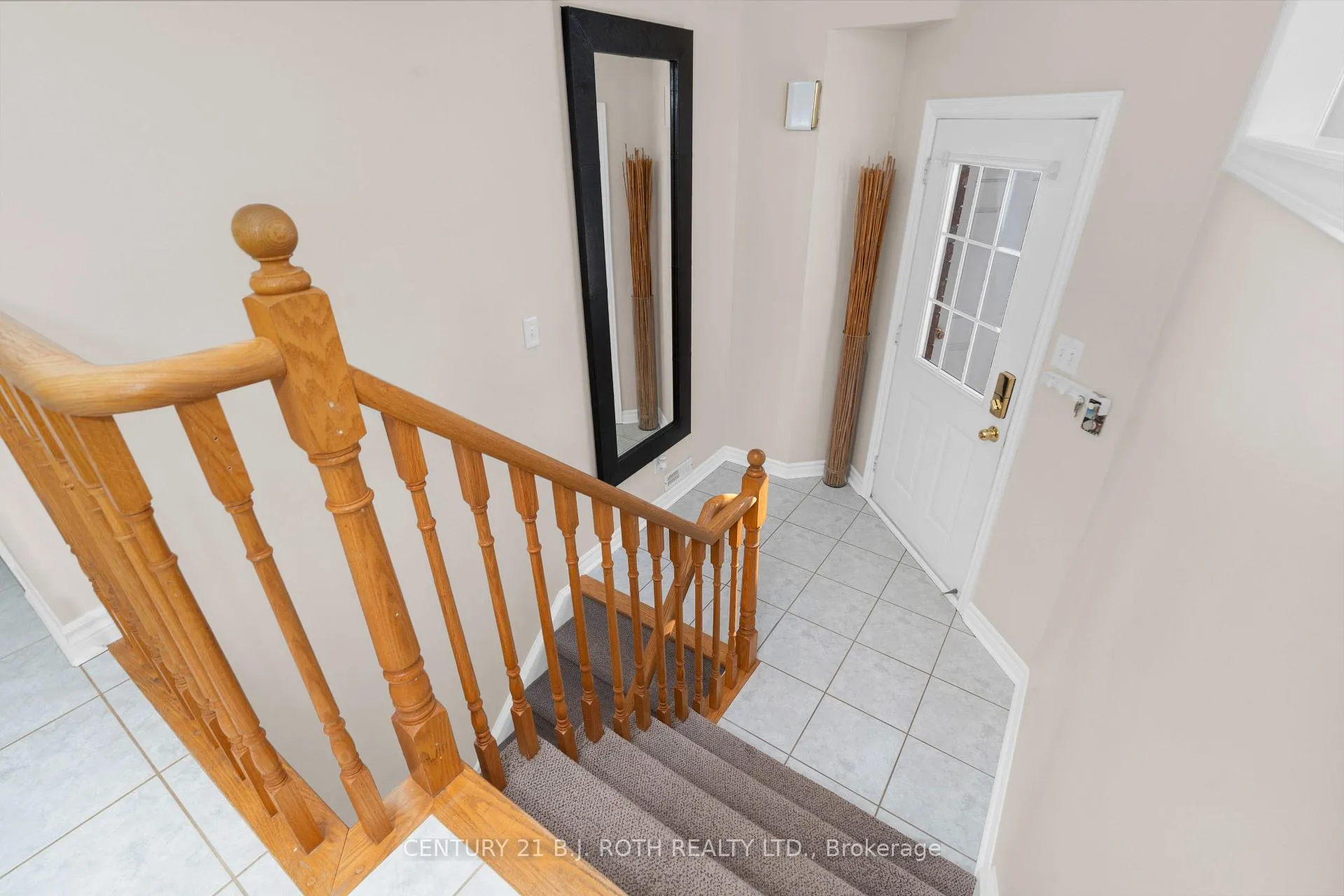 Photo 5 of 63 Kenwell Crescent, Barrie, Holly — HOMEH