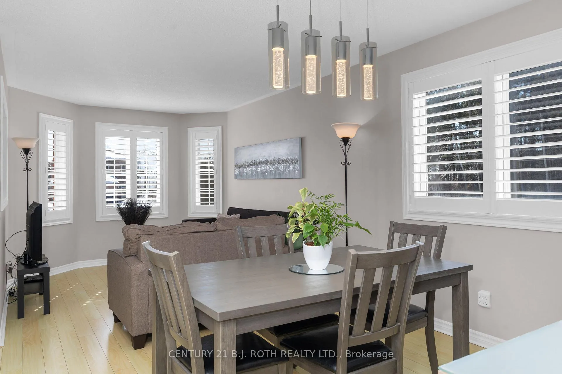 Photo 9 of 63 Kenwell Crescent, Barrie, Holly — HOMEH