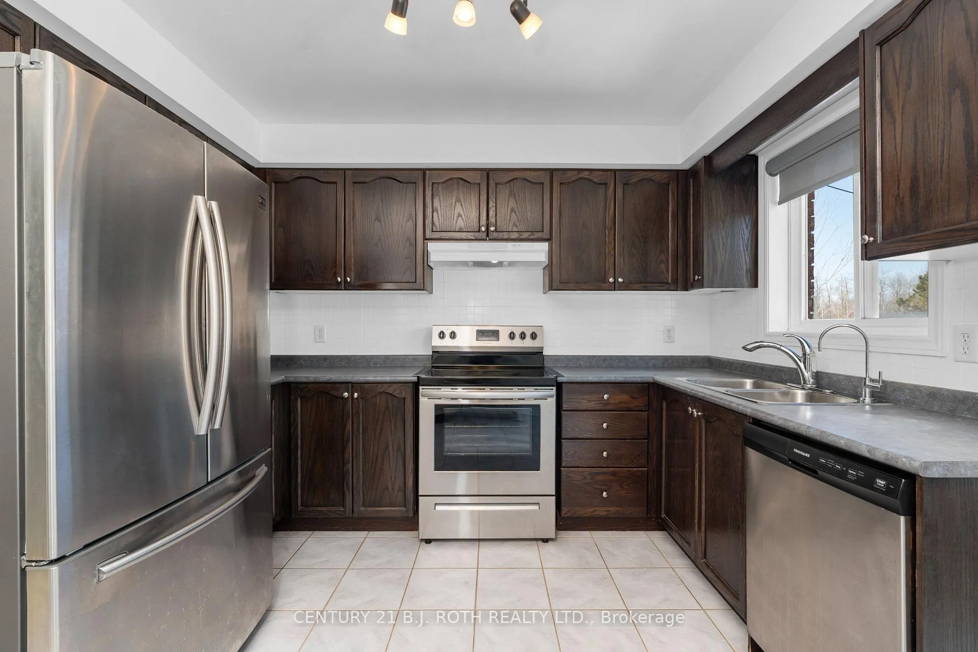 Photo 12 of 63 Kenwell Crescent, Barrie, Holly — HOMEH