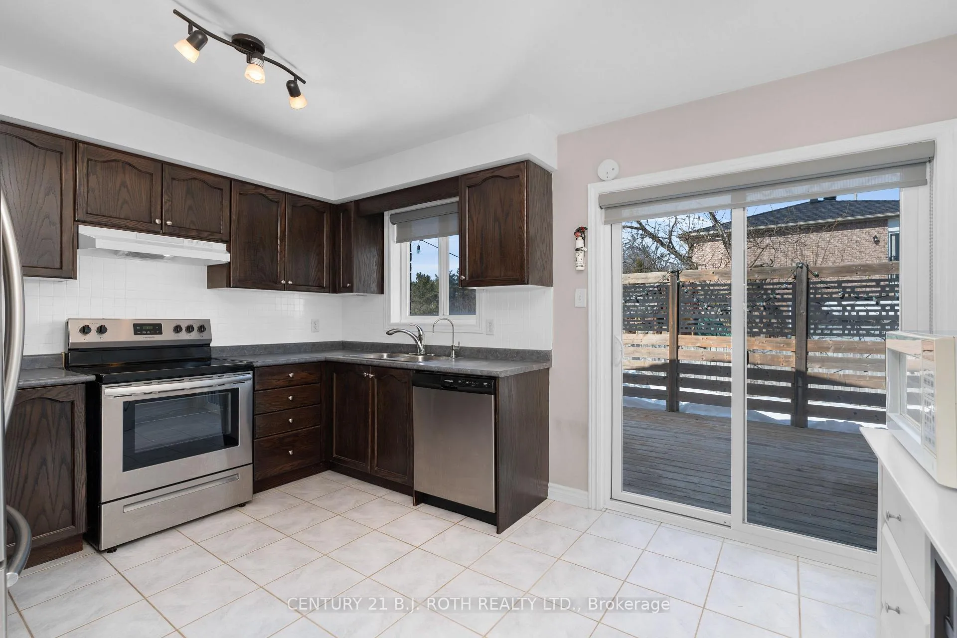Photo 14 of 63 Kenwell Crescent, Barrie, Holly — HOMEH