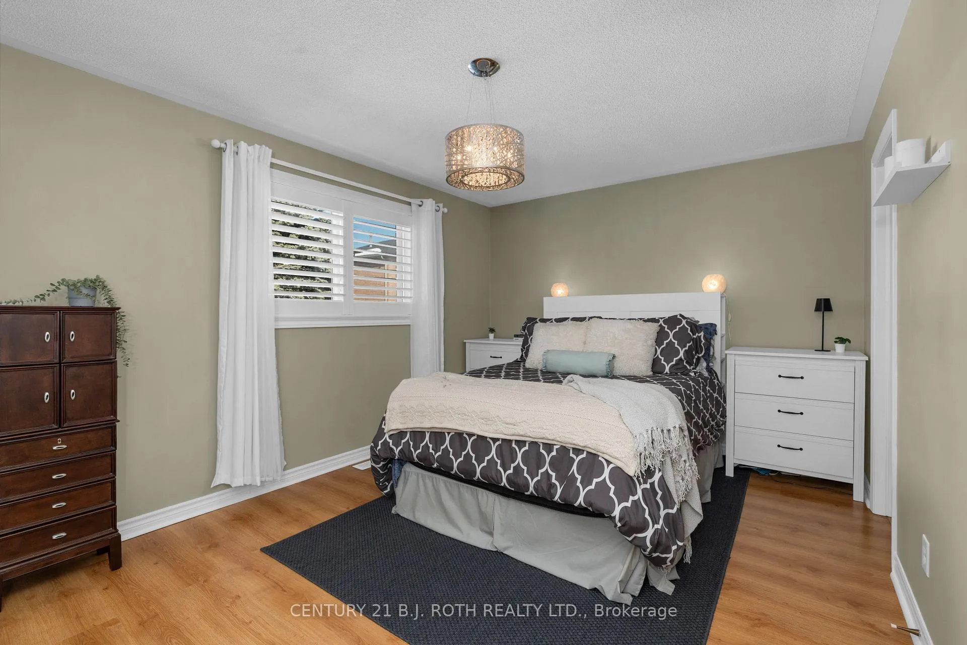 Photo 19 of 63 Kenwell Crescent, Barrie, Holly — HOMEH