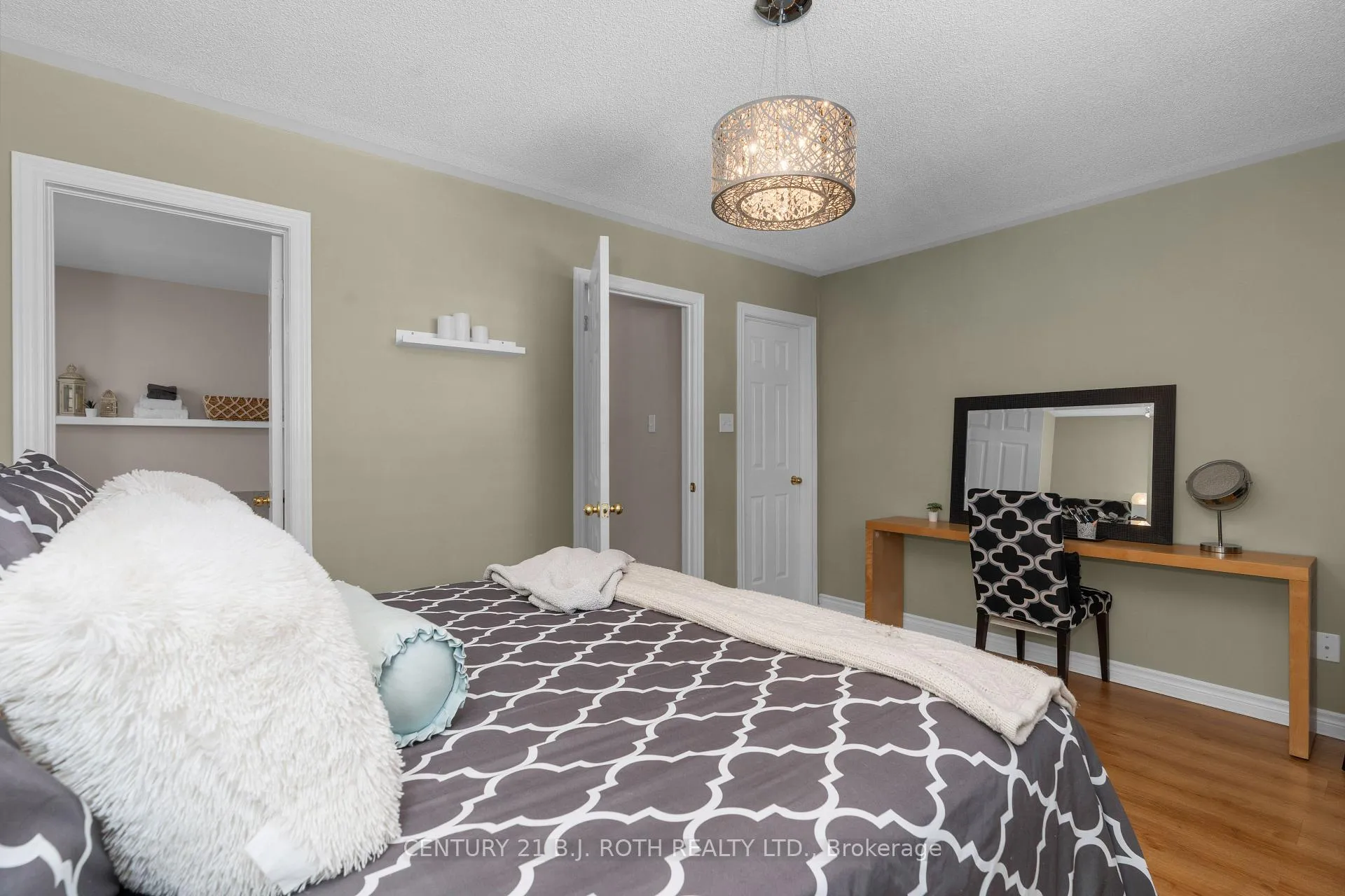 Photo 20 of 63 Kenwell Crescent, Barrie, Holly — HOMEH