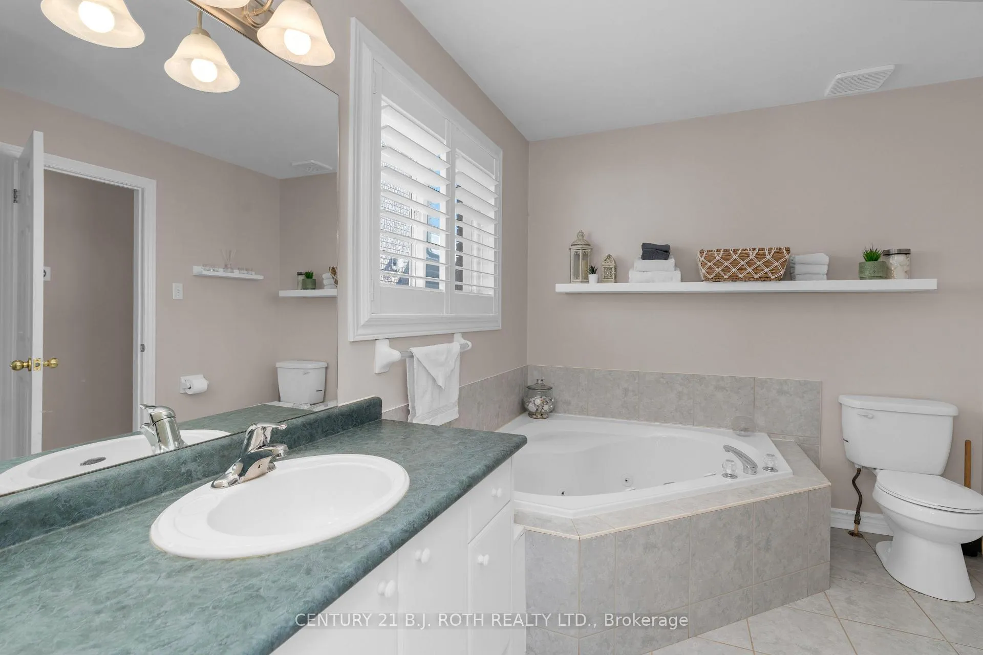 Photo 21 of 63 Kenwell Crescent, Barrie, Holly — HOMEH