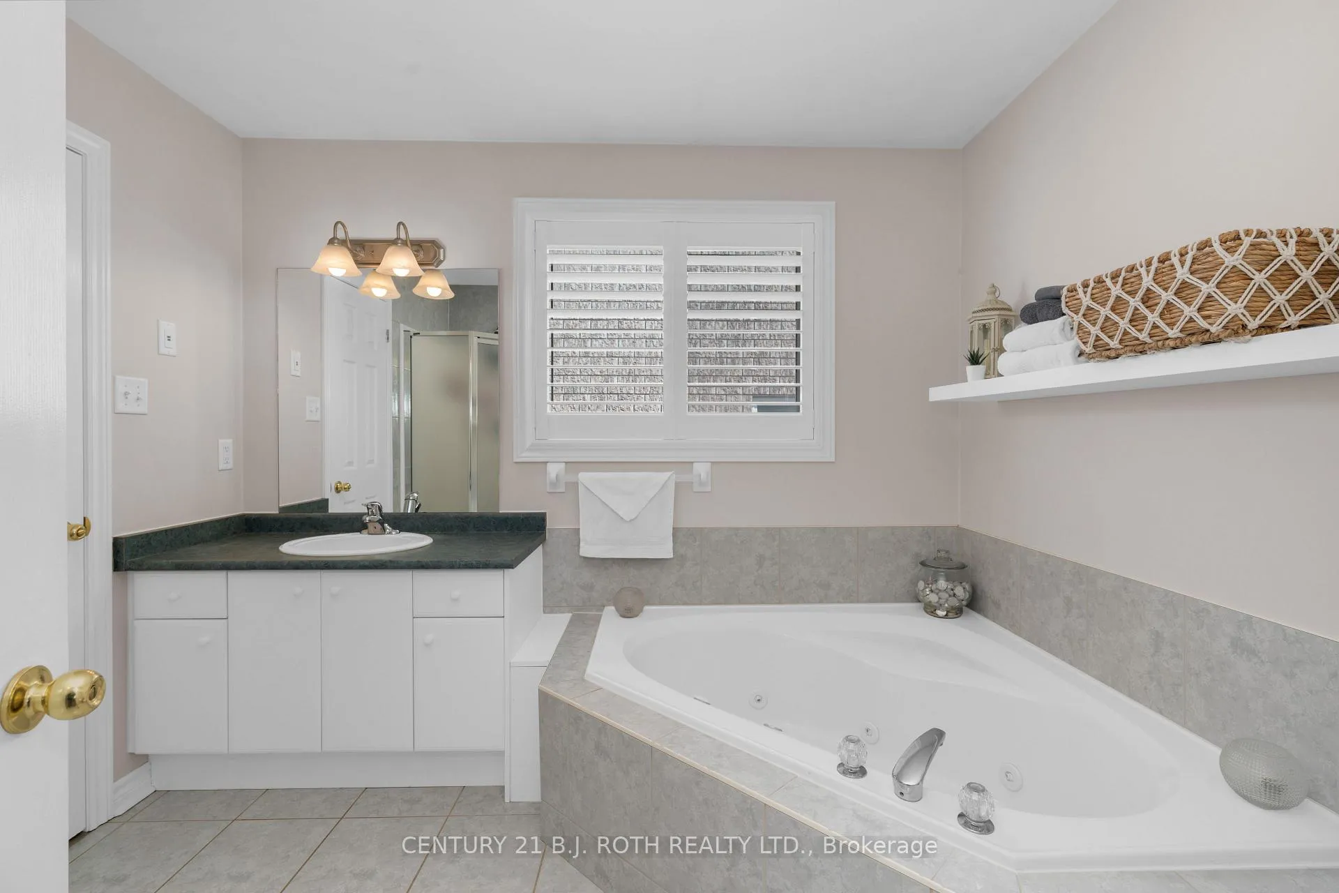 Photo 22 of 63 Kenwell Crescent, Barrie, Holly — HOMEH