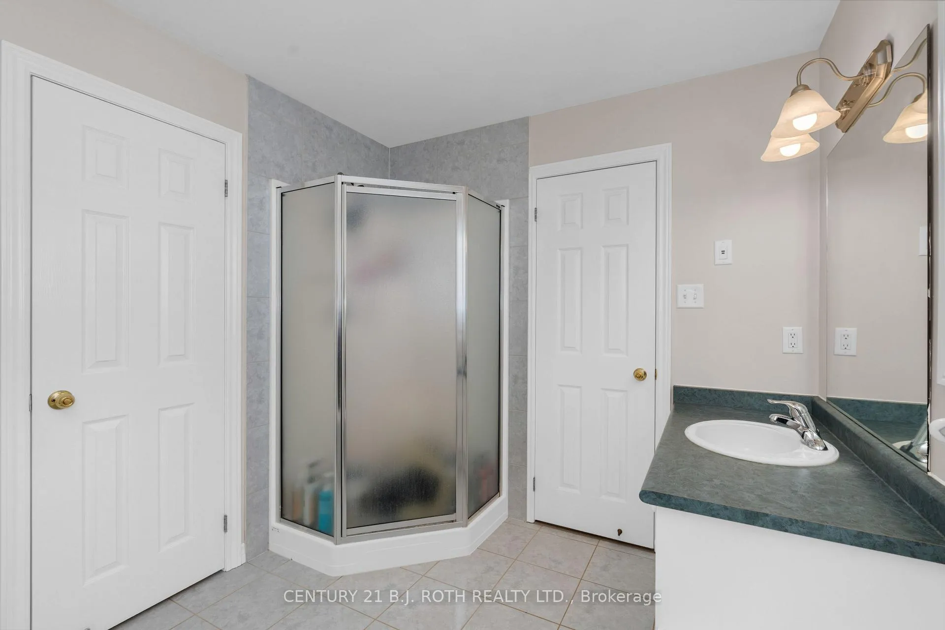 Photo 23 of 63 Kenwell Crescent, Barrie, Holly — HOMEH