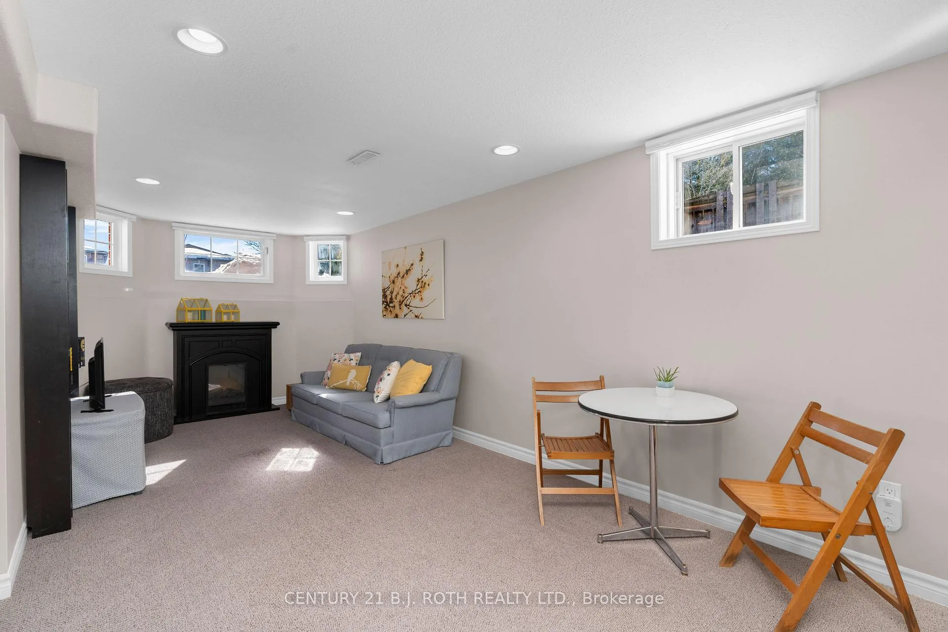 Photo 27 of 63 Kenwell Crescent, Barrie, Holly — HOMEH