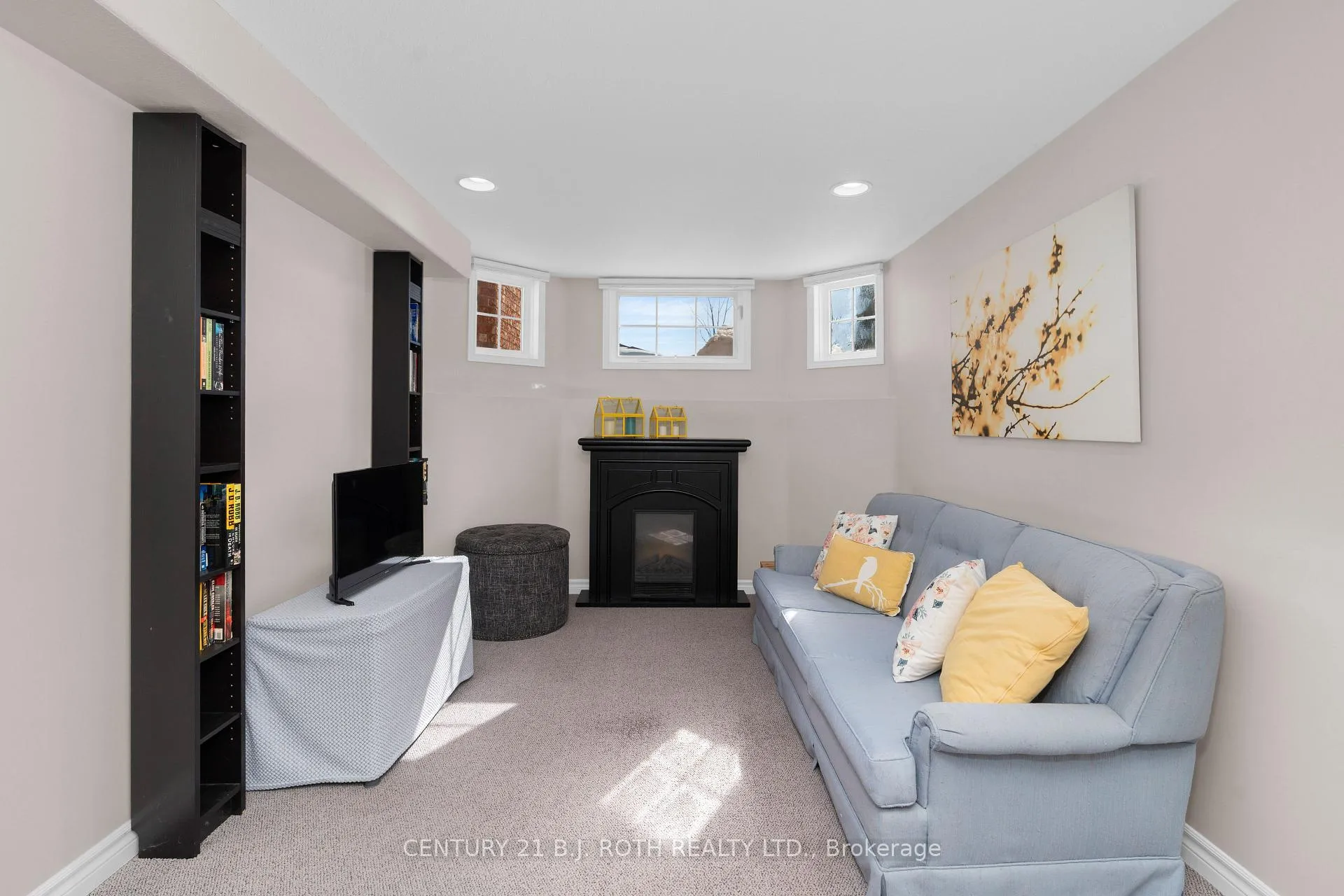 Photo 28 of 63 Kenwell Crescent, Barrie, Holly — HOMEH