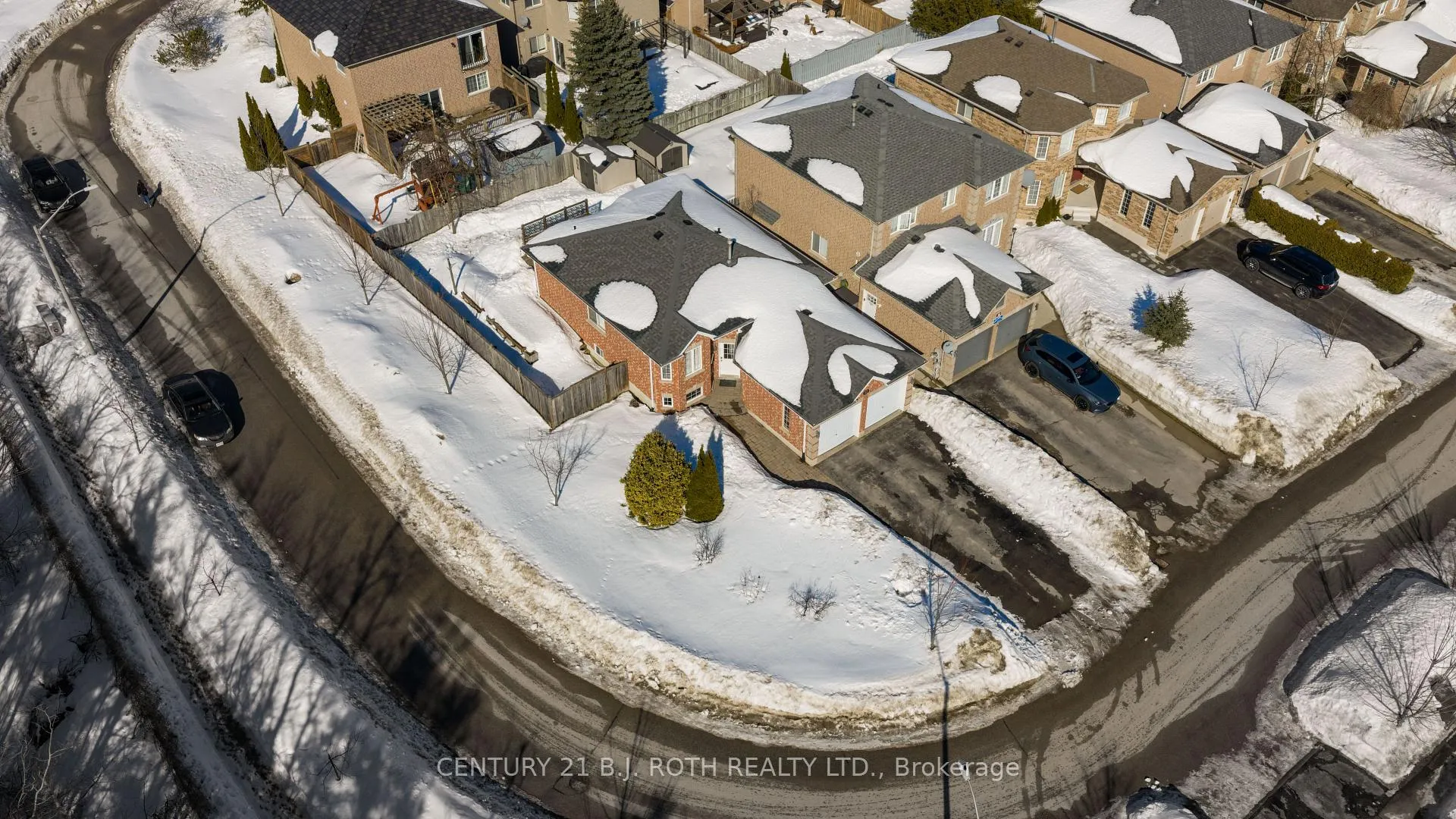 Photo 38 of 63 Kenwell Crescent, Barrie, Holly — HOMEH