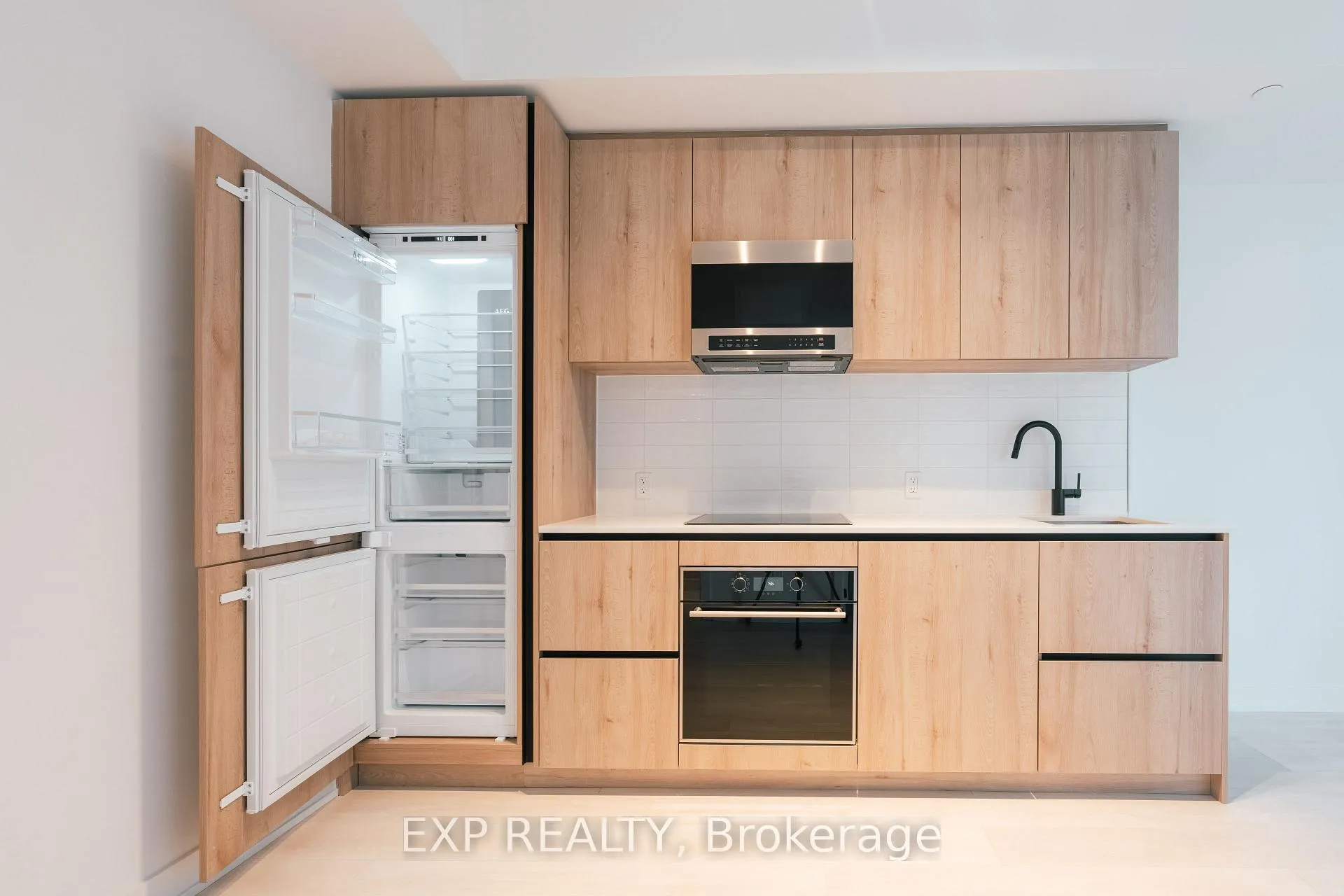 Photo 2 of Unit 1713, 117 Broadway Avenue, Toronto, Mount Pleasant West — HOMEH