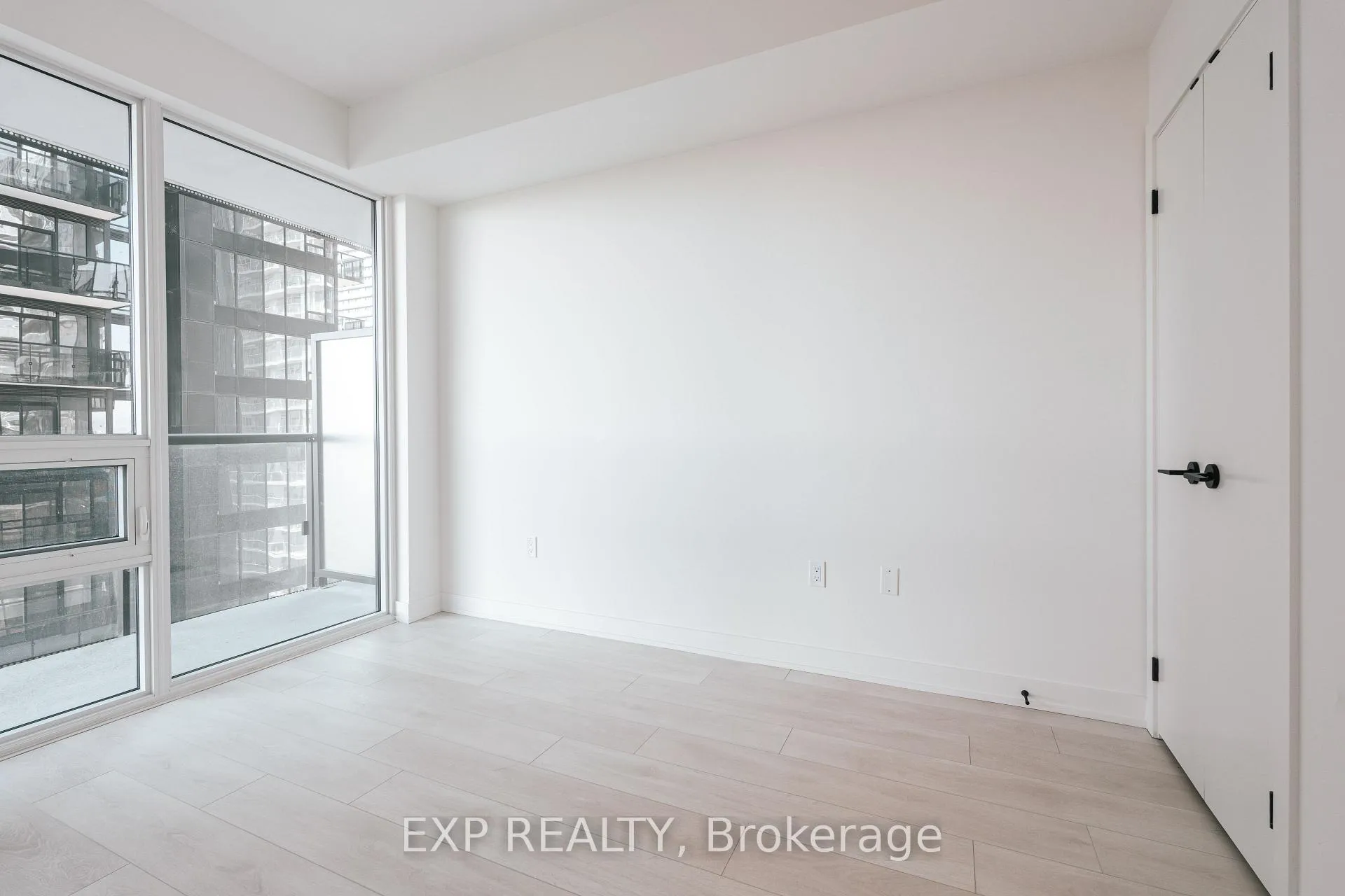 Photo 4 of Unit 1713, 117 Broadway Avenue, Toronto, Mount Pleasant West — HOMEH