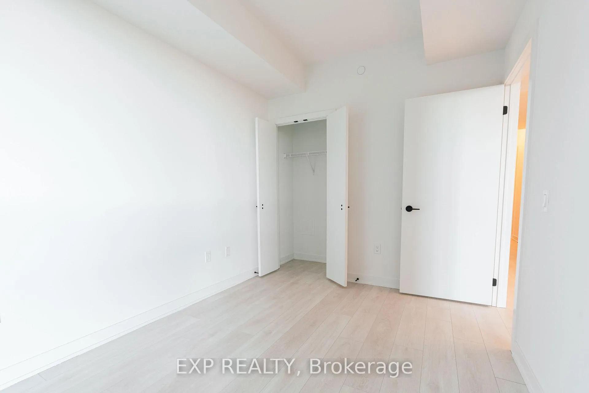 Photo 5 of Unit 1713, 117 Broadway Avenue, Toronto, Mount Pleasant West — HOMEH