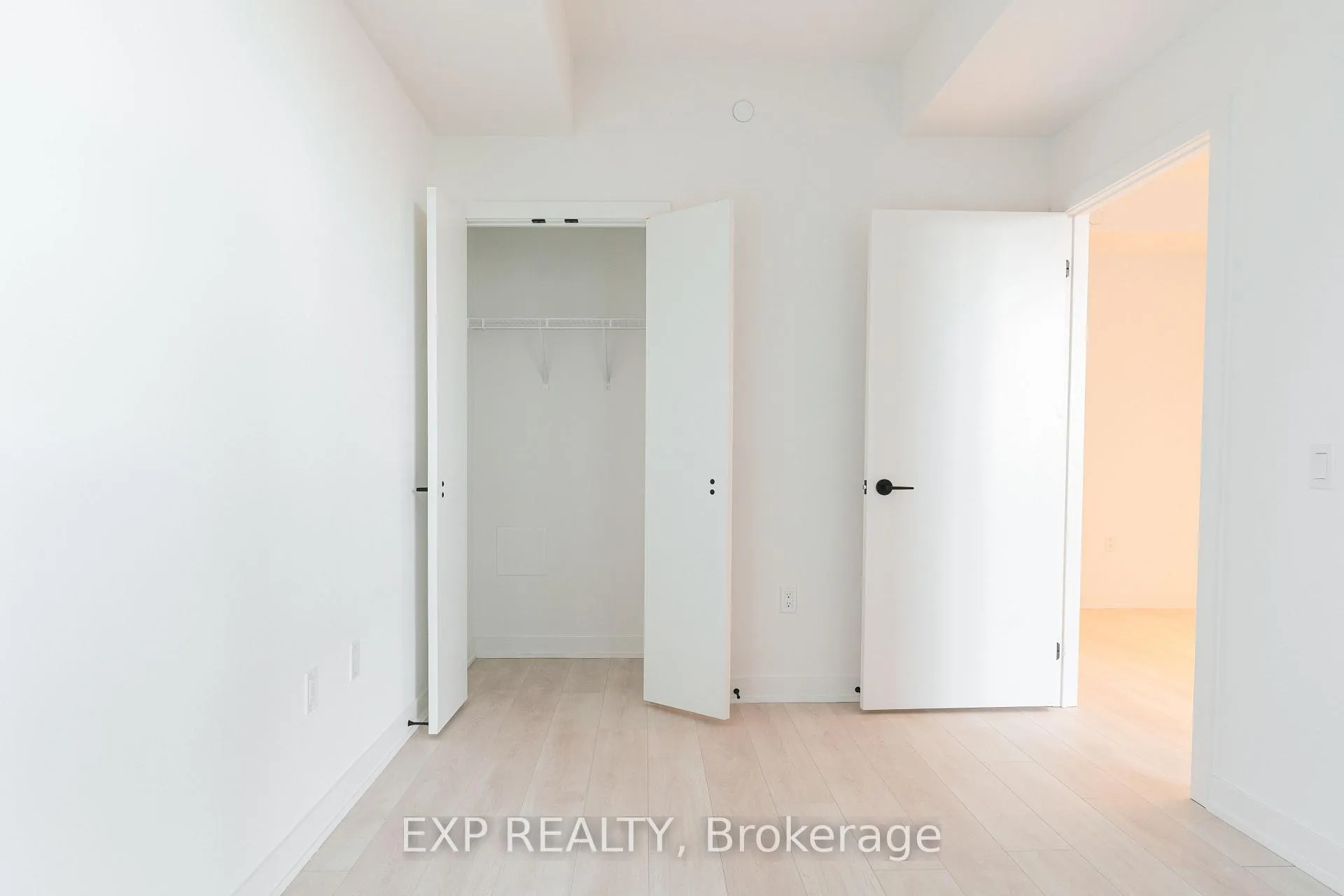 Photo 6 of Unit 1713, 117 Broadway Avenue, Toronto, Mount Pleasant West — HOMEH