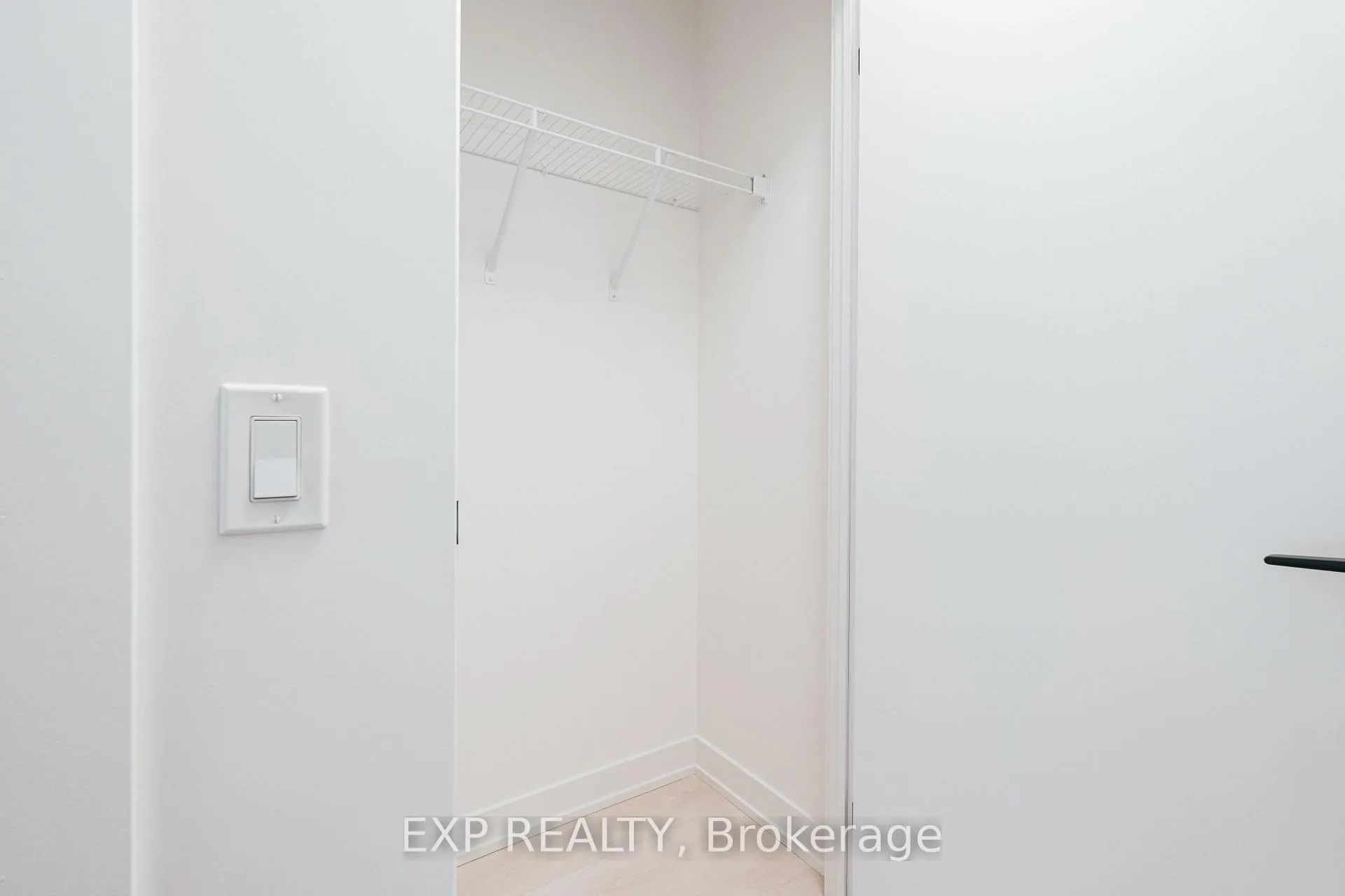 Photo 9 of Unit 1713, 117 Broadway Avenue, Toronto, Mount Pleasant West — HOMEH