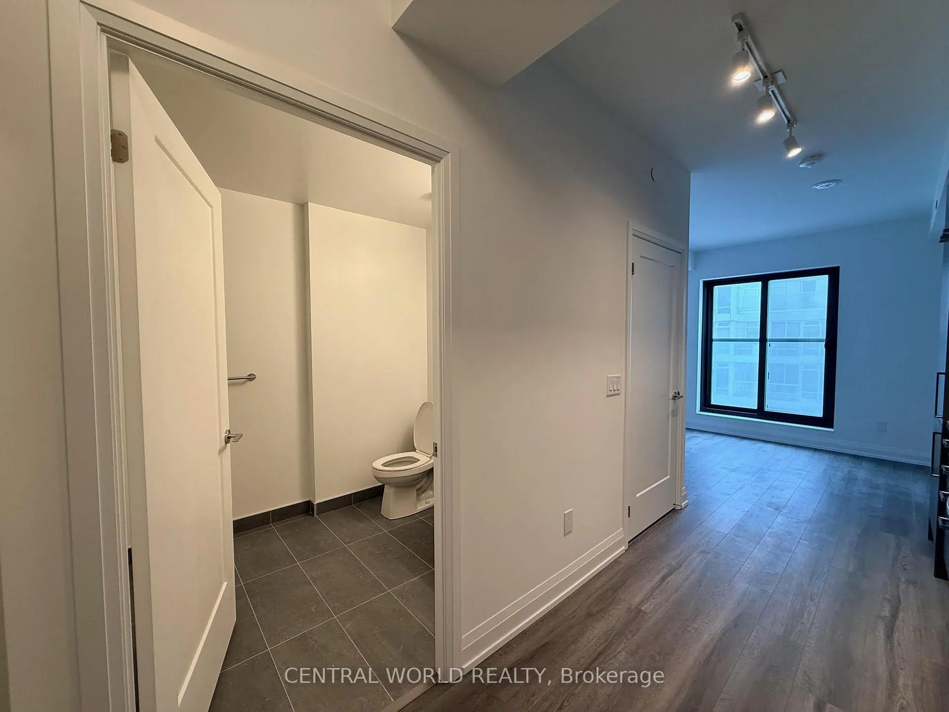 Photo 3 of Unit 2901, 20 Soudan Avenue, Toronto, Mount Pleasant West — HOMEH