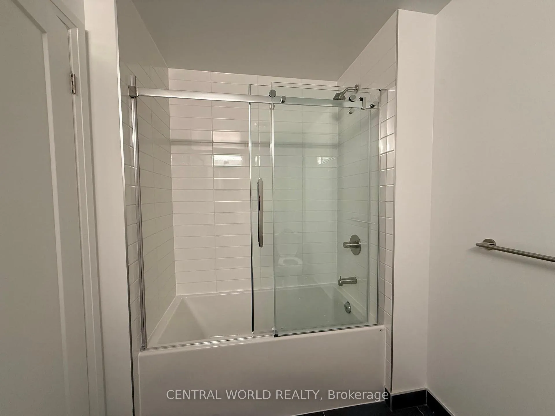 Photo 5 of Unit 2901, 20 Soudan Avenue, Toronto, Mount Pleasant West — HOMEH
