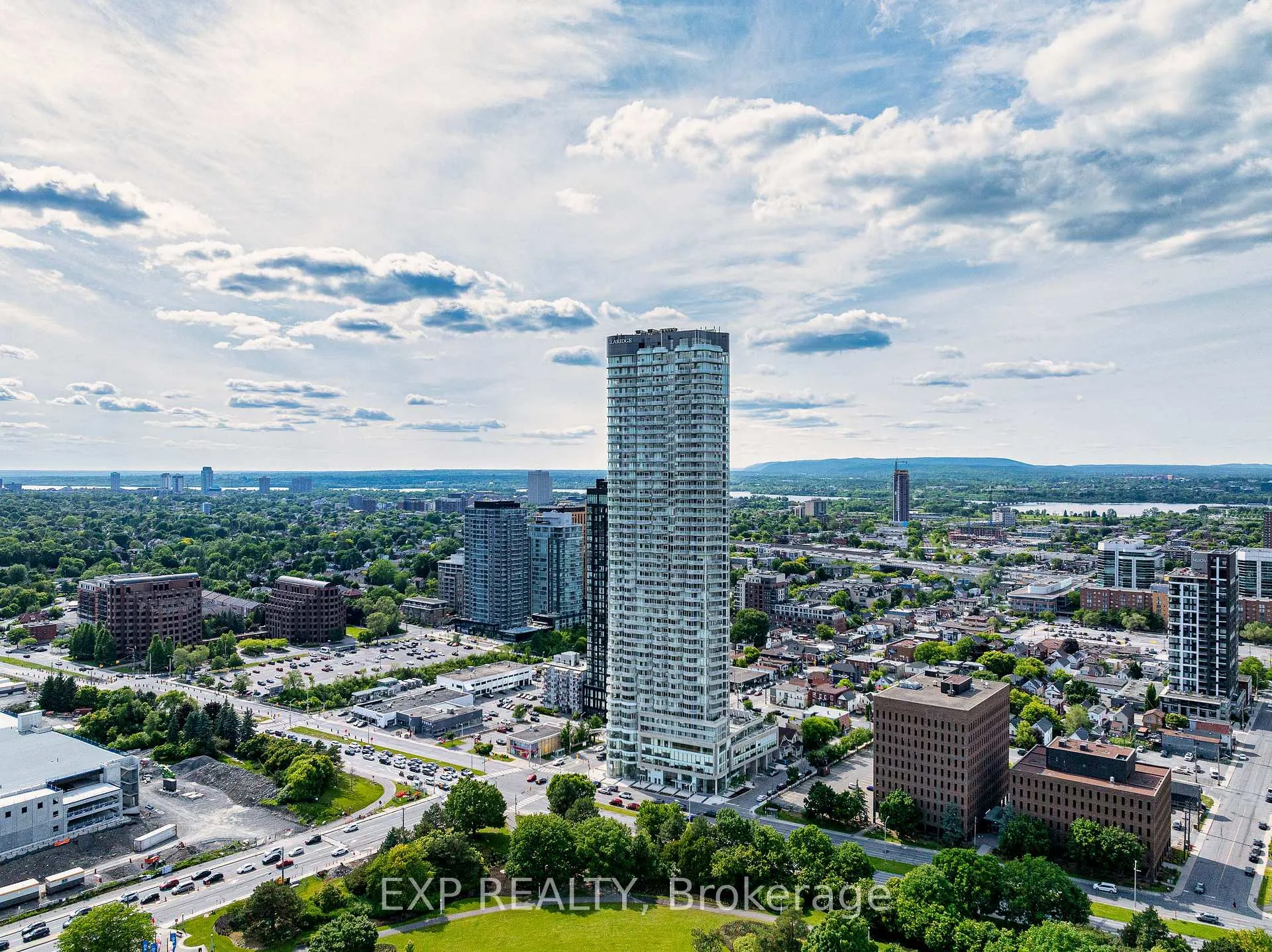 Front of Unit 3406, 805 Carling Avenue
