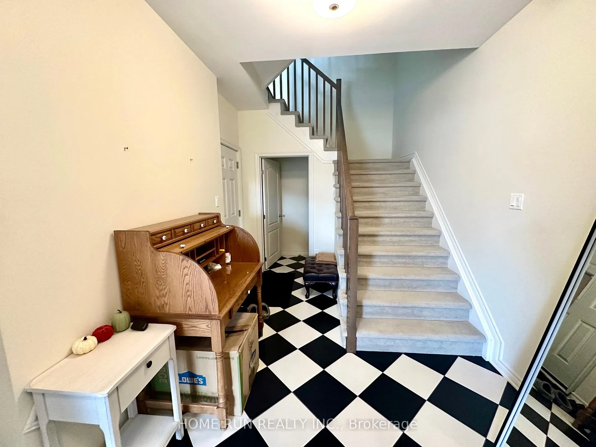 Photo 2 of 572 Labrador Crescent, Ottawa, Blossom Park/Kemp Park/Findlay Creek — HOMEH