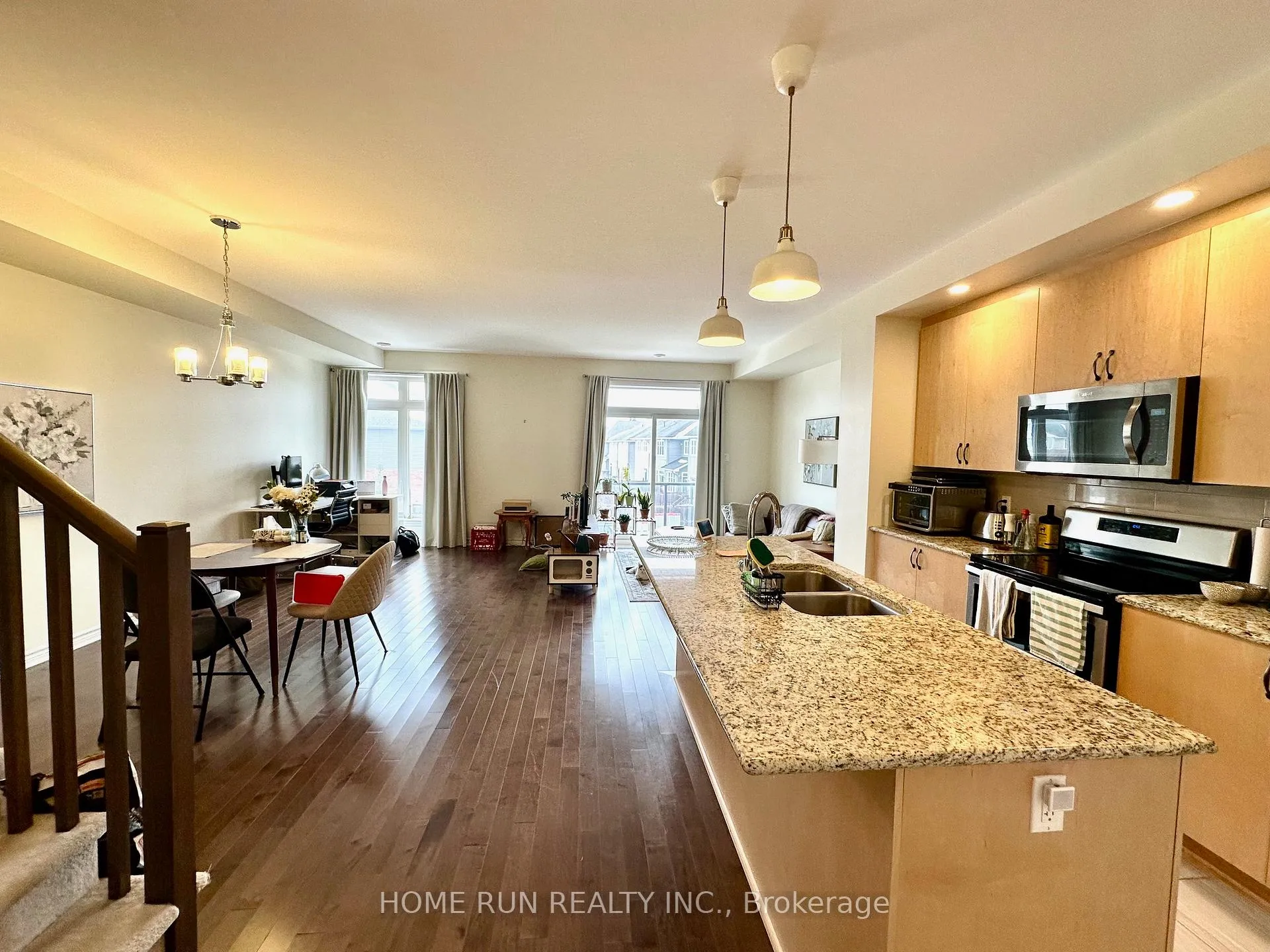 Photo 3 of 572 Labrador Crescent, Ottawa, Blossom Park/Kemp Park/Findlay Creek — HOMEH