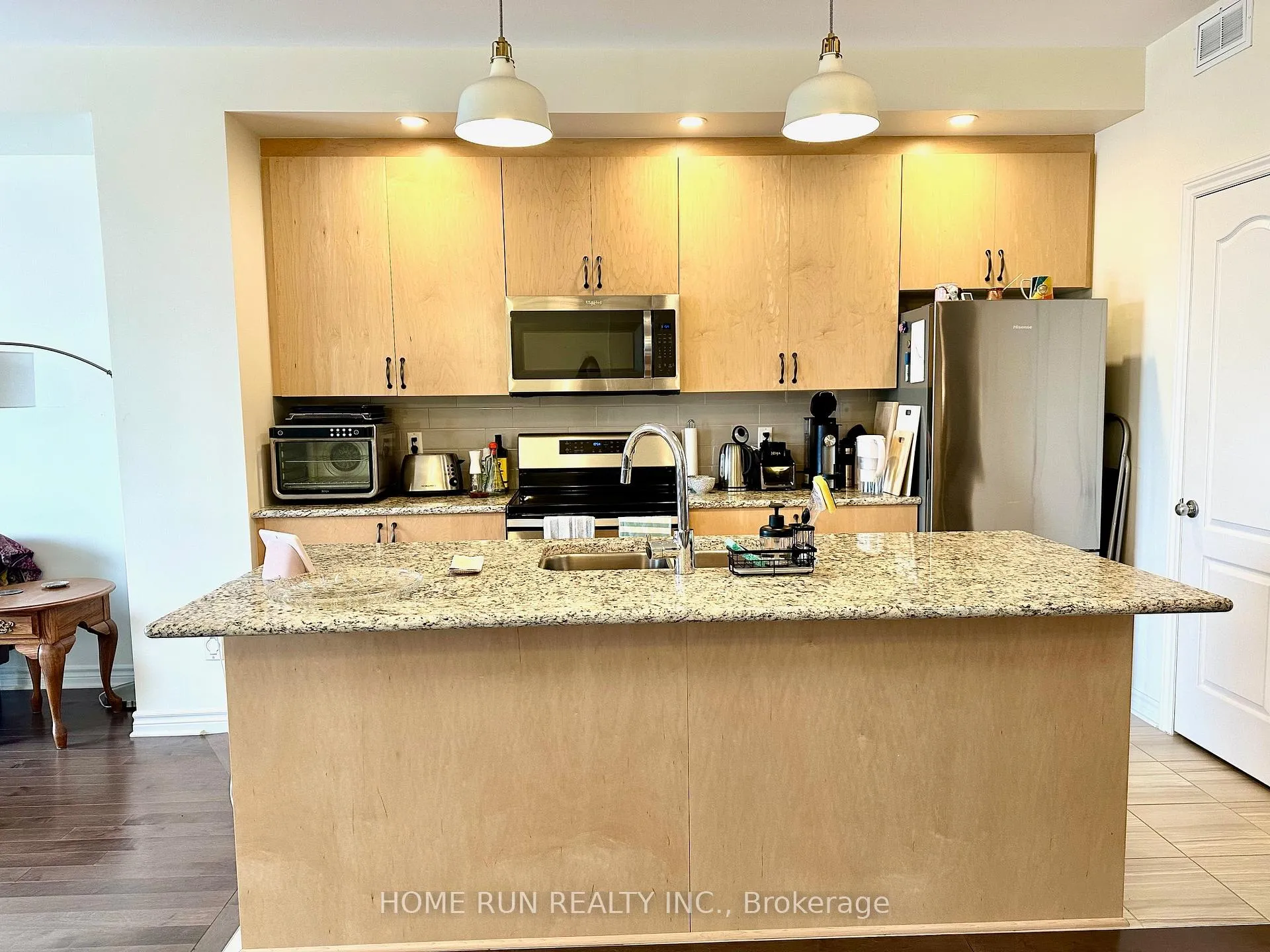 Photo 4 of 572 Labrador Crescent, Ottawa, Blossom Park/Kemp Park/Findlay Creek — HOMEH