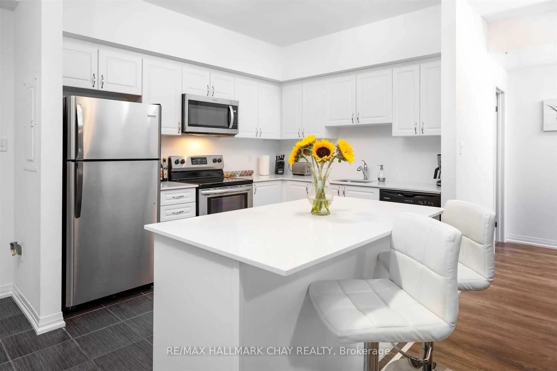 Photo 2 of Unit 403, 304 Essa Road, Barrie, 400 West — HOMEH