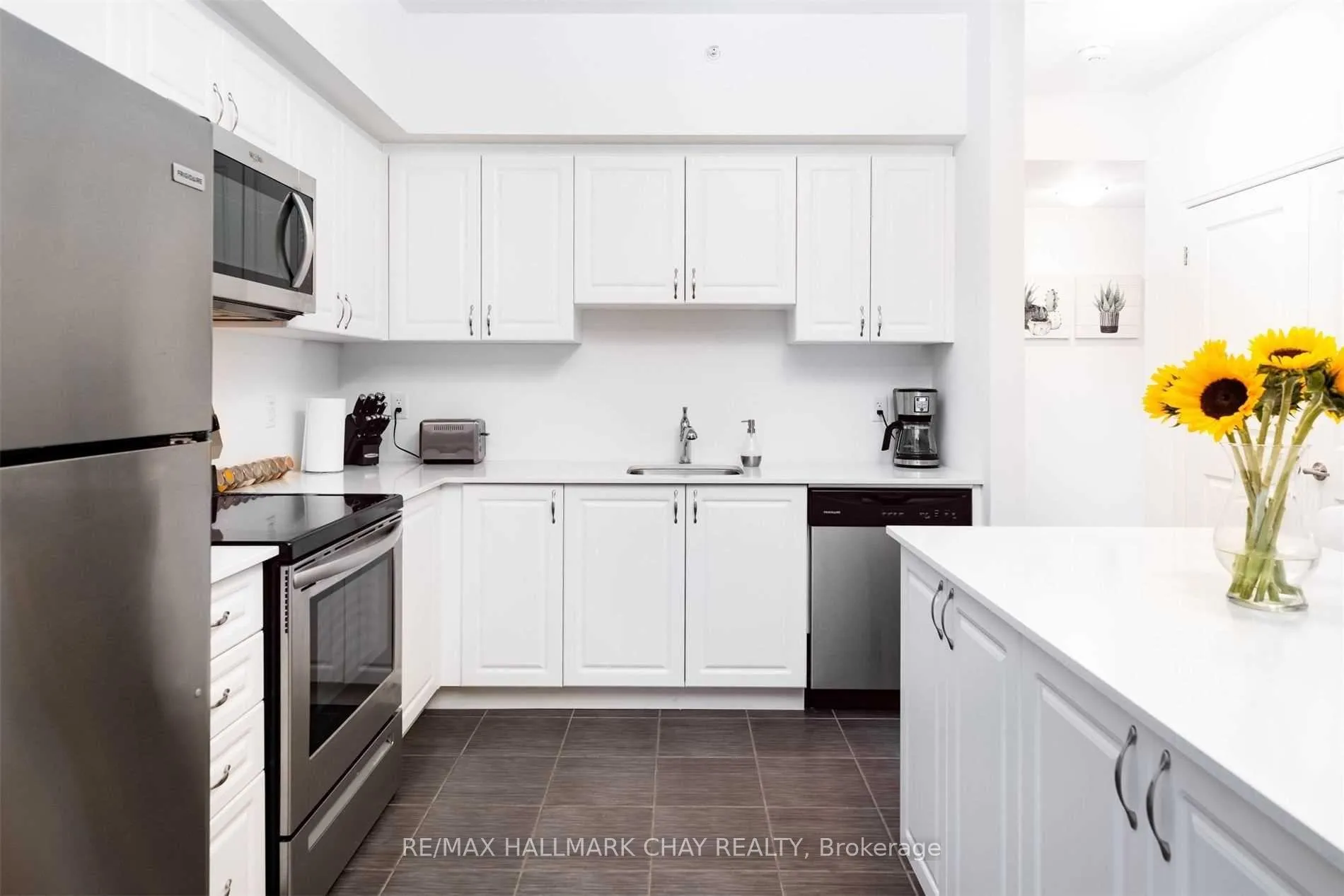 Photo 3 of Unit 403, 304 Essa Road, Barrie, 400 West — HOMEH