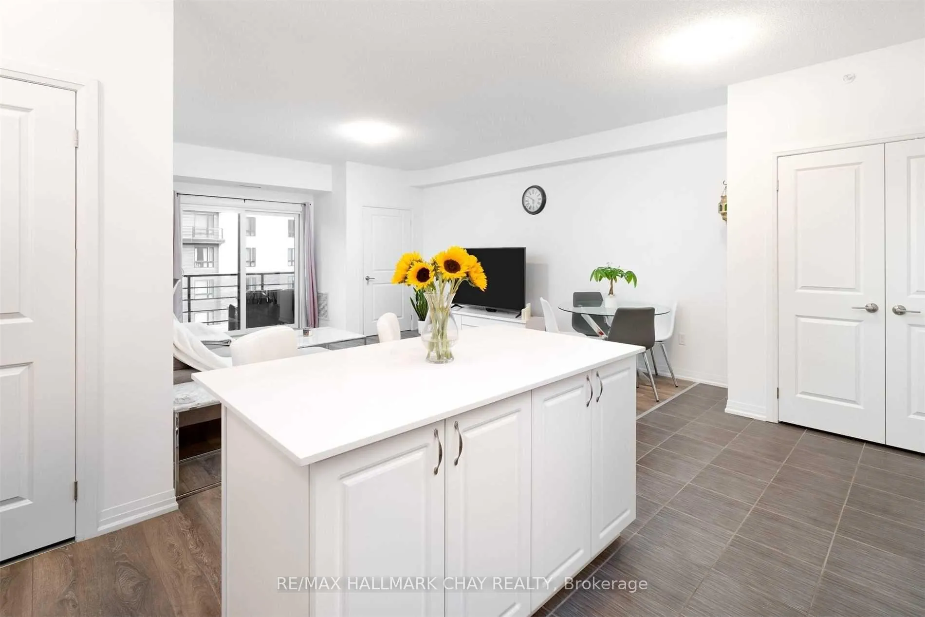 Photo 4 of Unit 403, 304 Essa Road, Barrie, 400 West — HOMEH