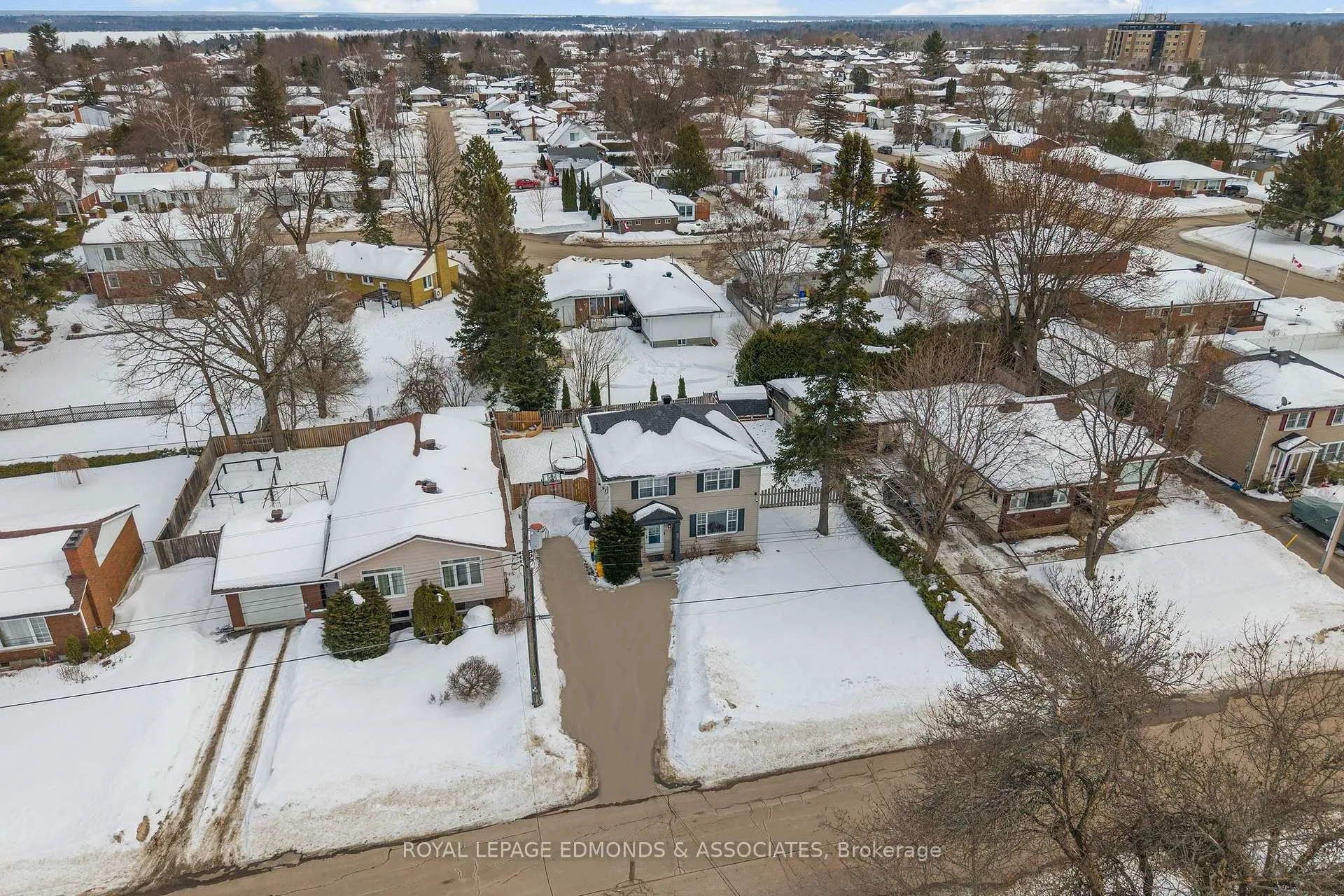 Photo 2 of 565 Elizabeth Street, Pembroke — HOMEH