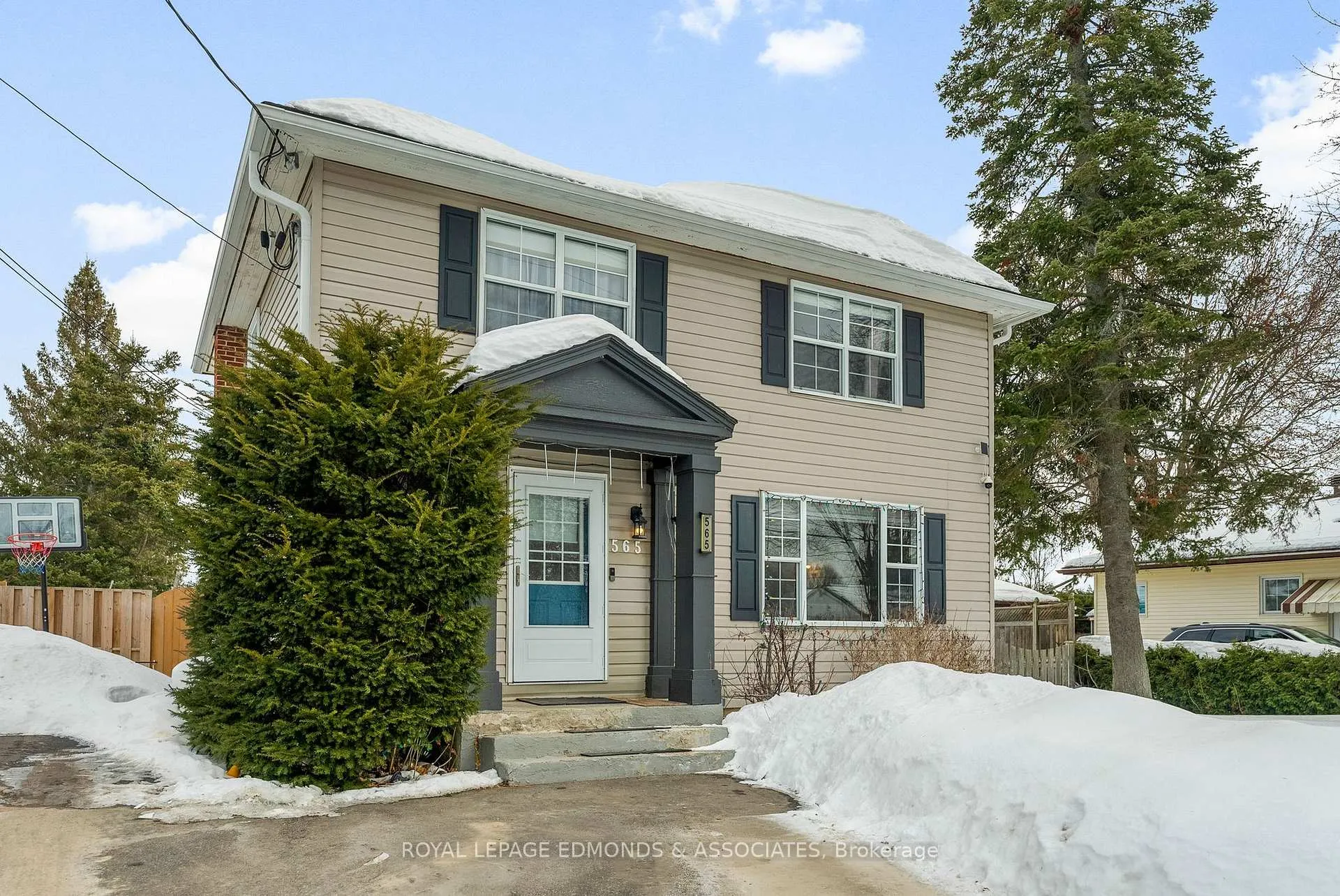 Photo 3 of 565 Elizabeth Street, Pembroke — HOMEH