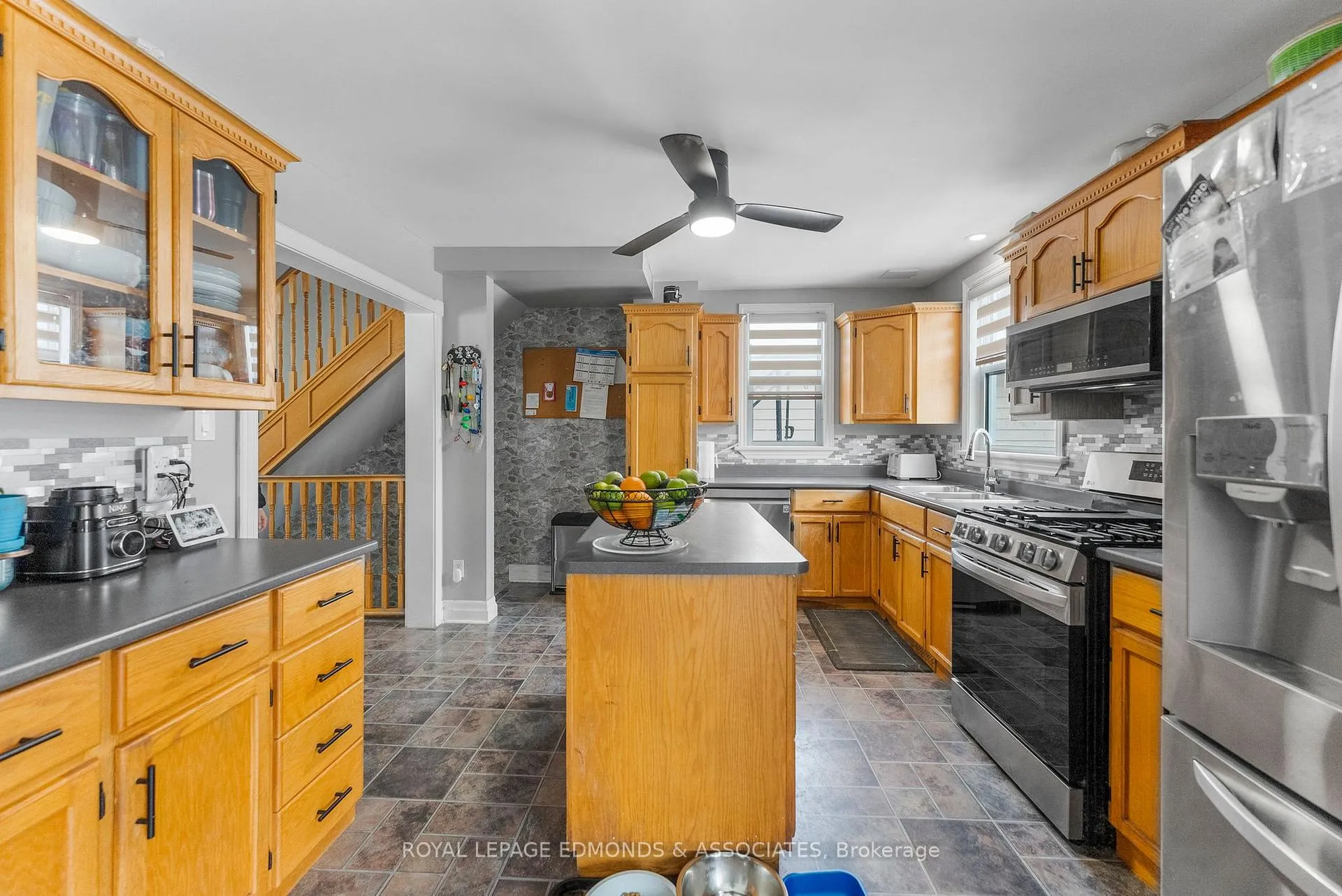 Photo 8 of 565 Elizabeth Street, Pembroke — HOMEH