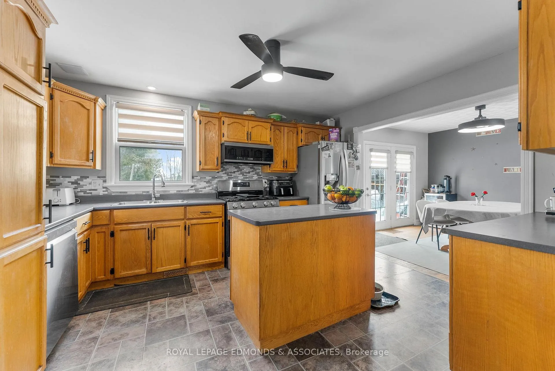 Photo 10 of 565 Elizabeth Street, Pembroke — HOMEH