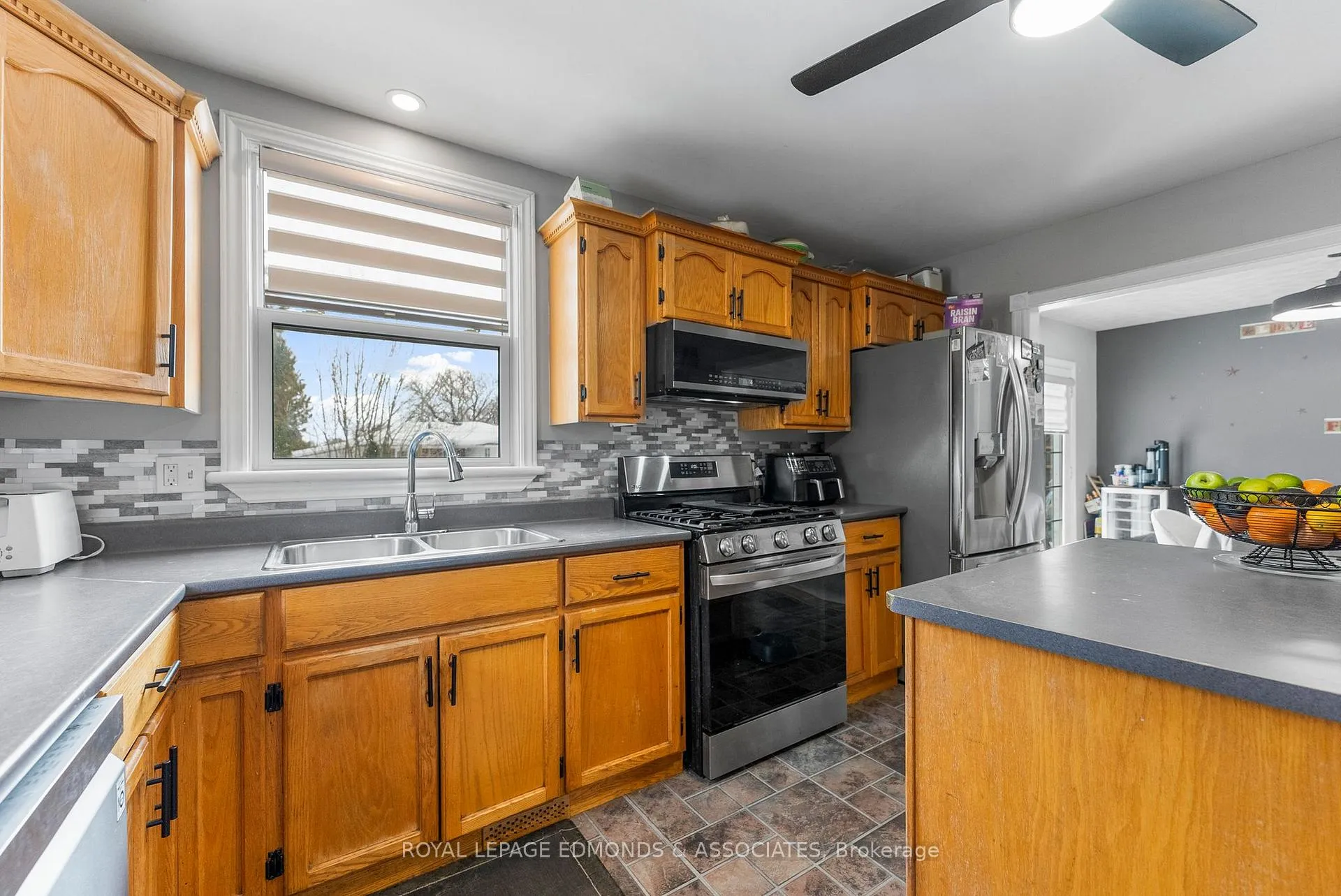 Photo 11 of 565 Elizabeth Street, Pembroke — HOMEH